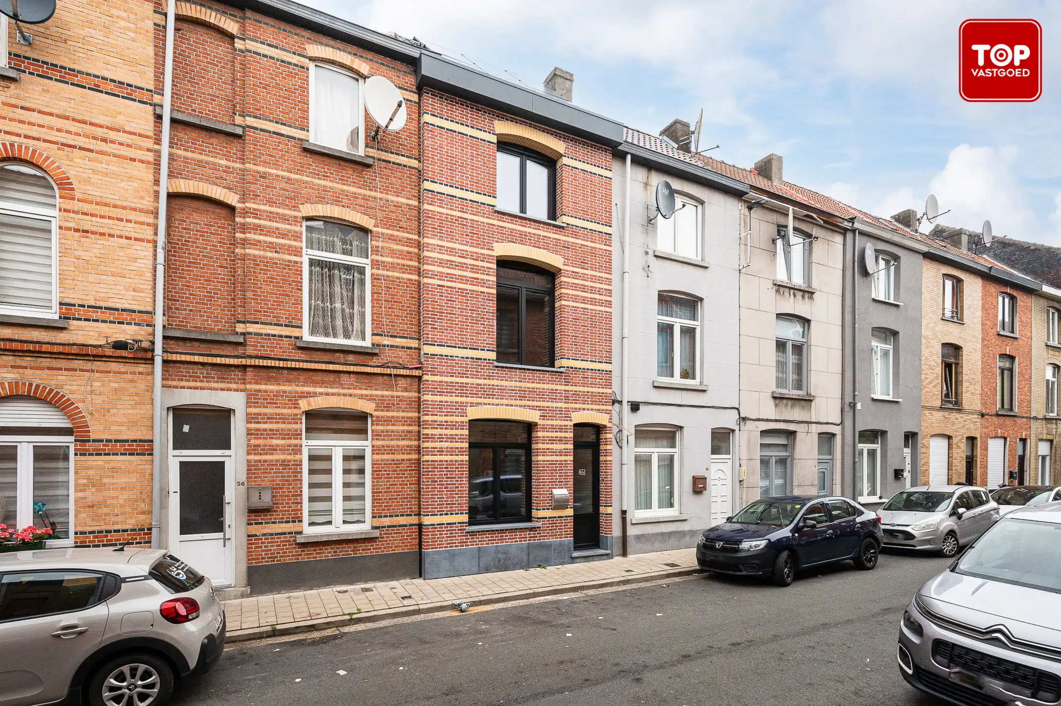 Instapklare, gerenoveerde woning met 3 slaapkamers en terras nabij het centrum van Gent foto {{pictureIndex}}