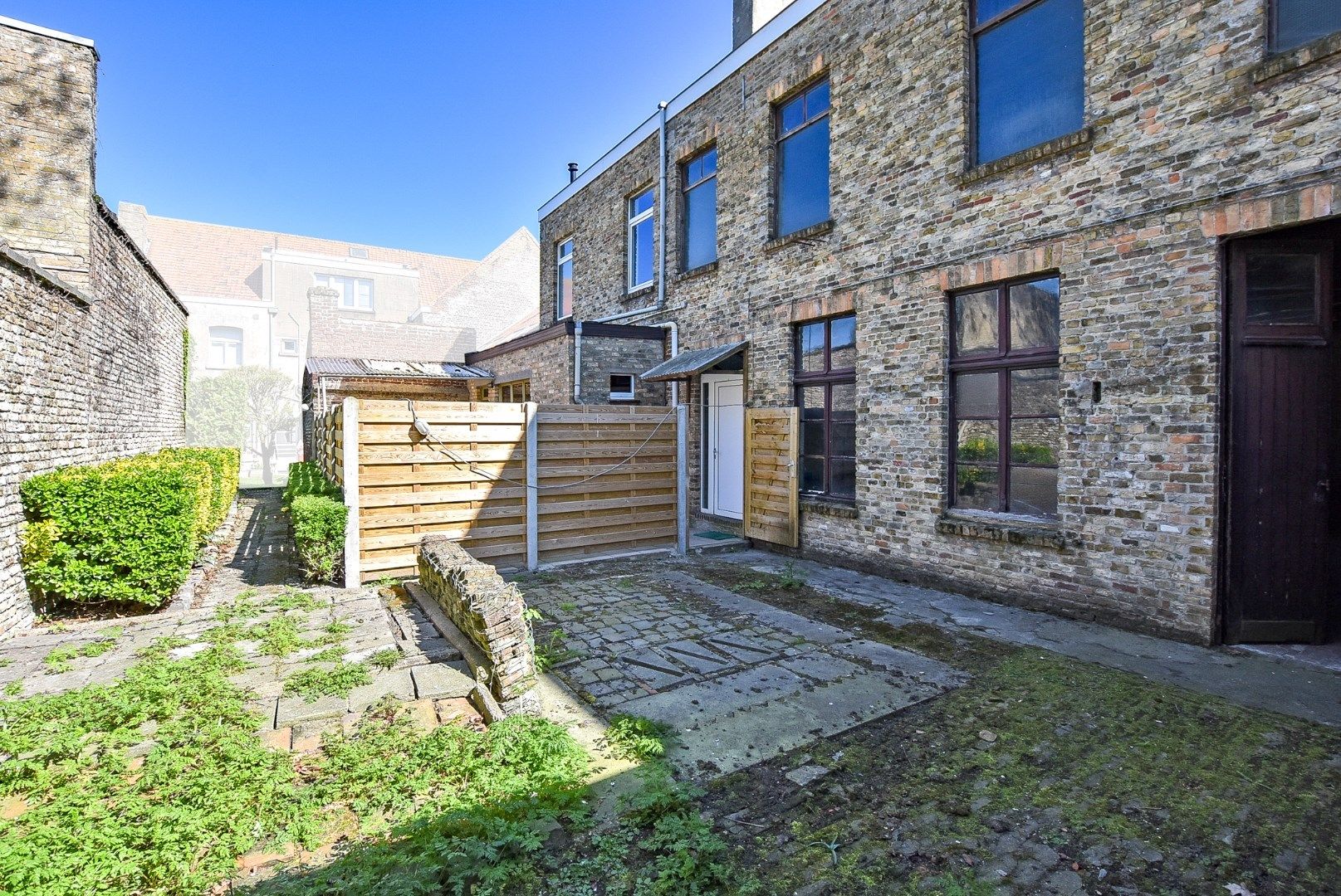 Ruime opslagplaats in centrum Diksmuide! foto 3