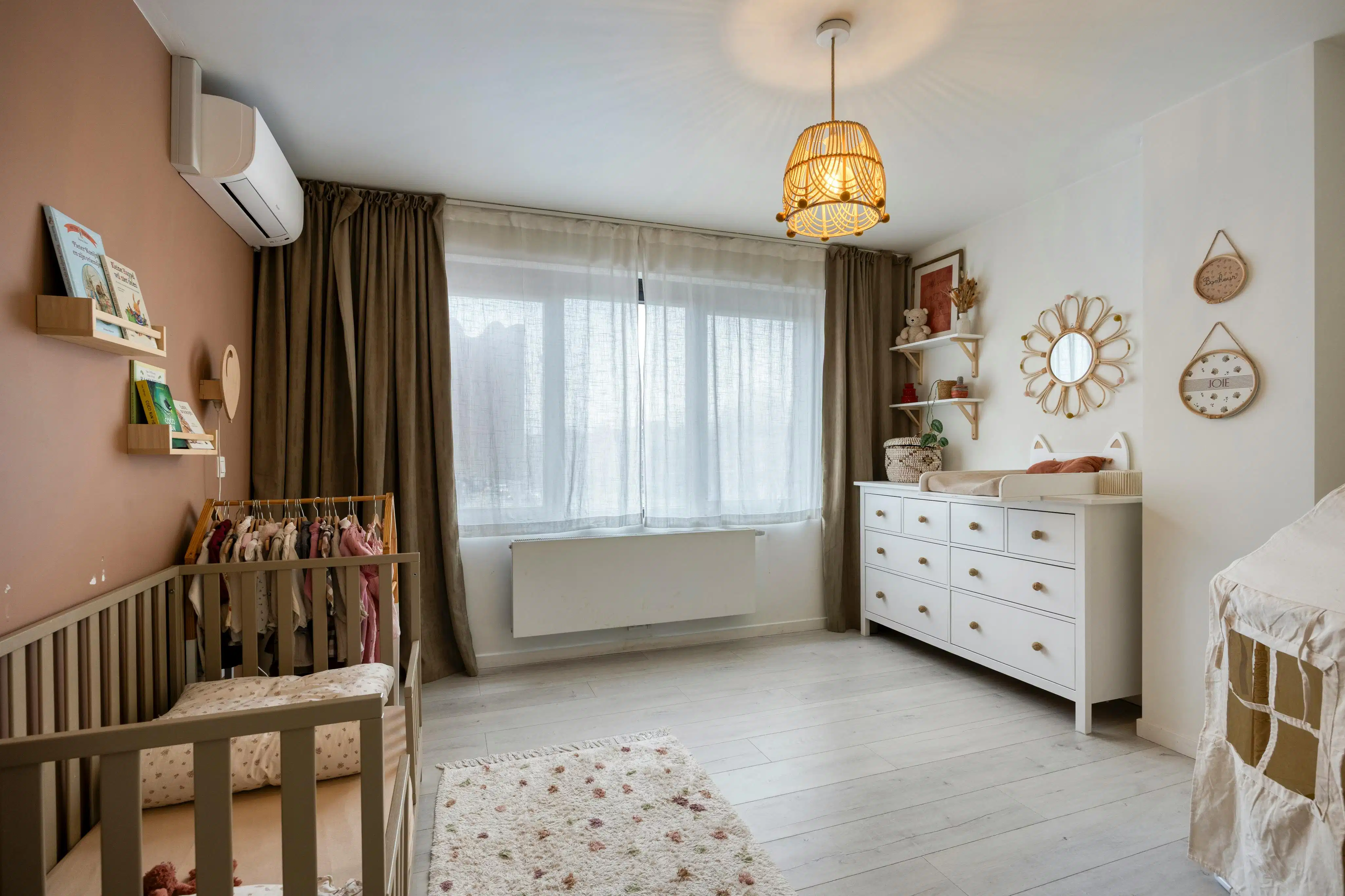 Stijlvol en praktisch gerenoveerd huis met garageopties  foto 23