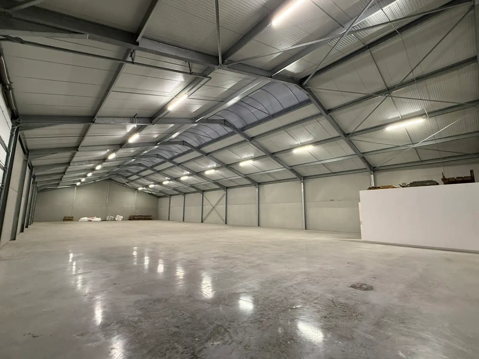 Nieuwe opslagruimte van 480m² te huur in Lichtervelde foto 4