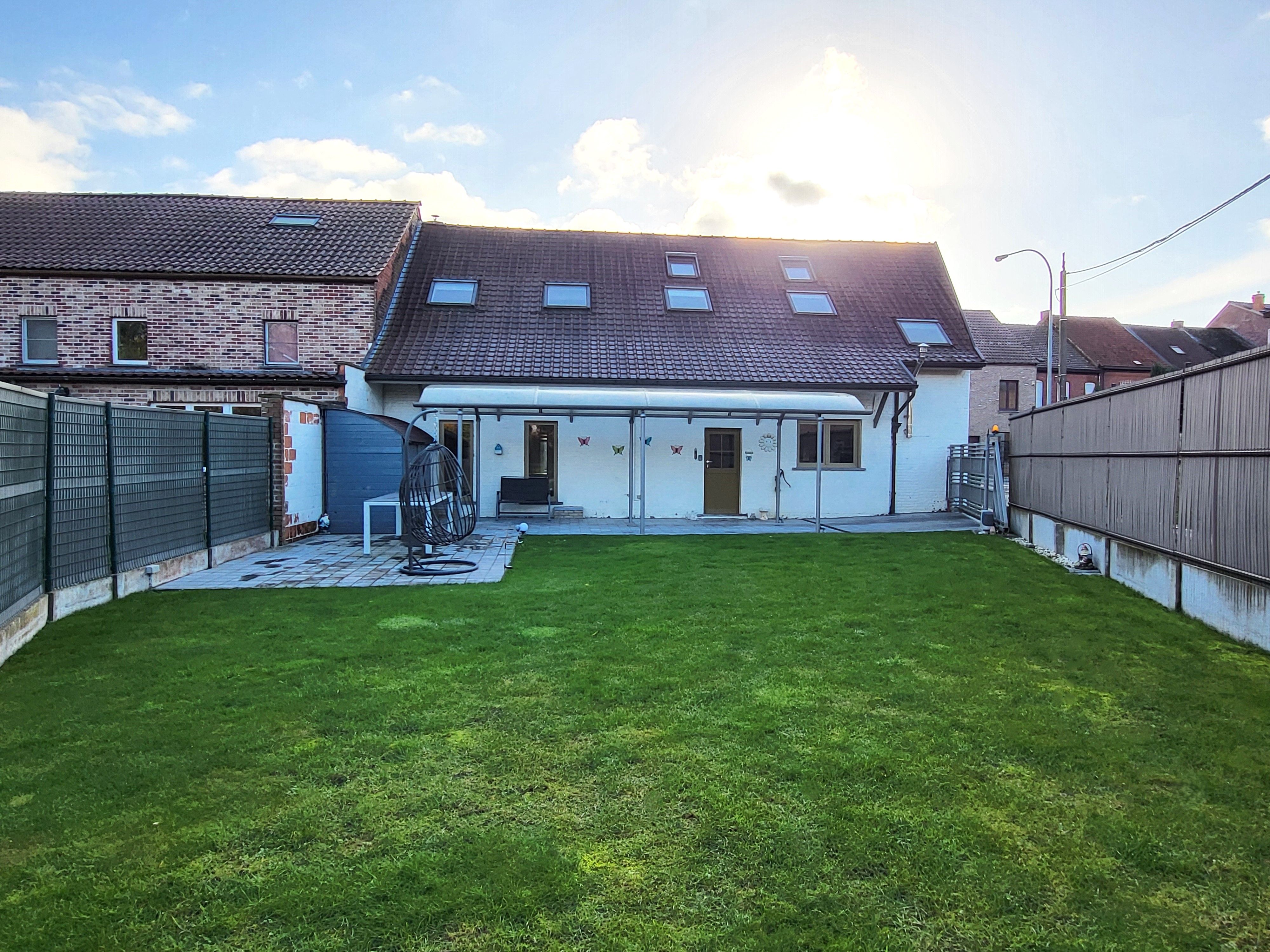 Charmant gerenoveerde hoeve op 342m² met zonnige tuin, carport en terras. foto 7