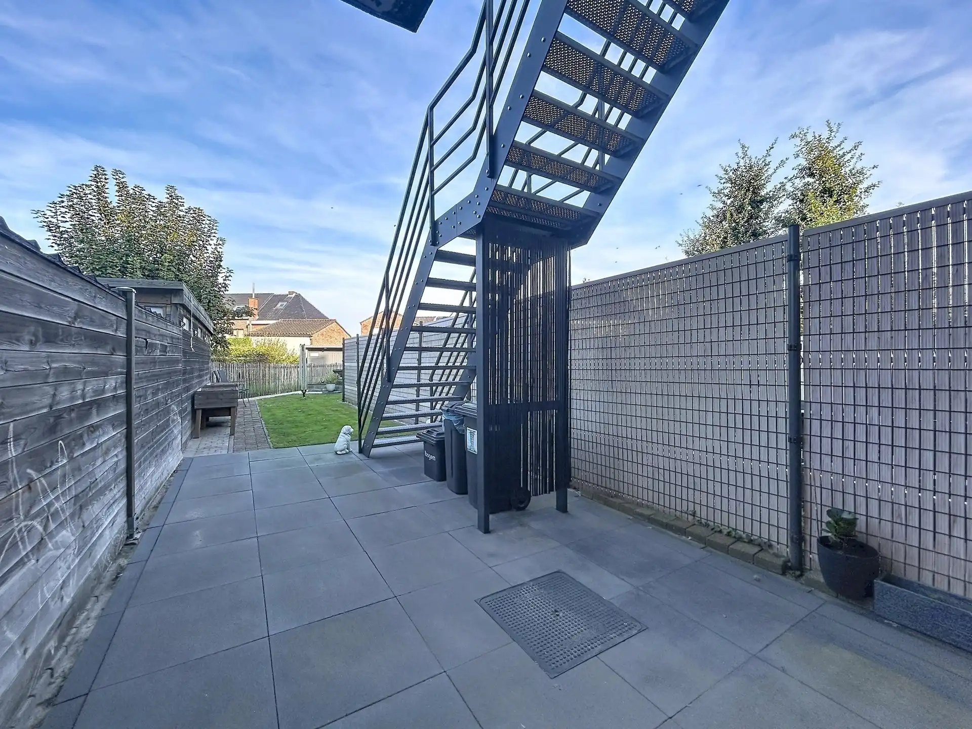 bel-etage woning met 2 slaapkamers, garage en ruime tuin op toplocatie foto 14