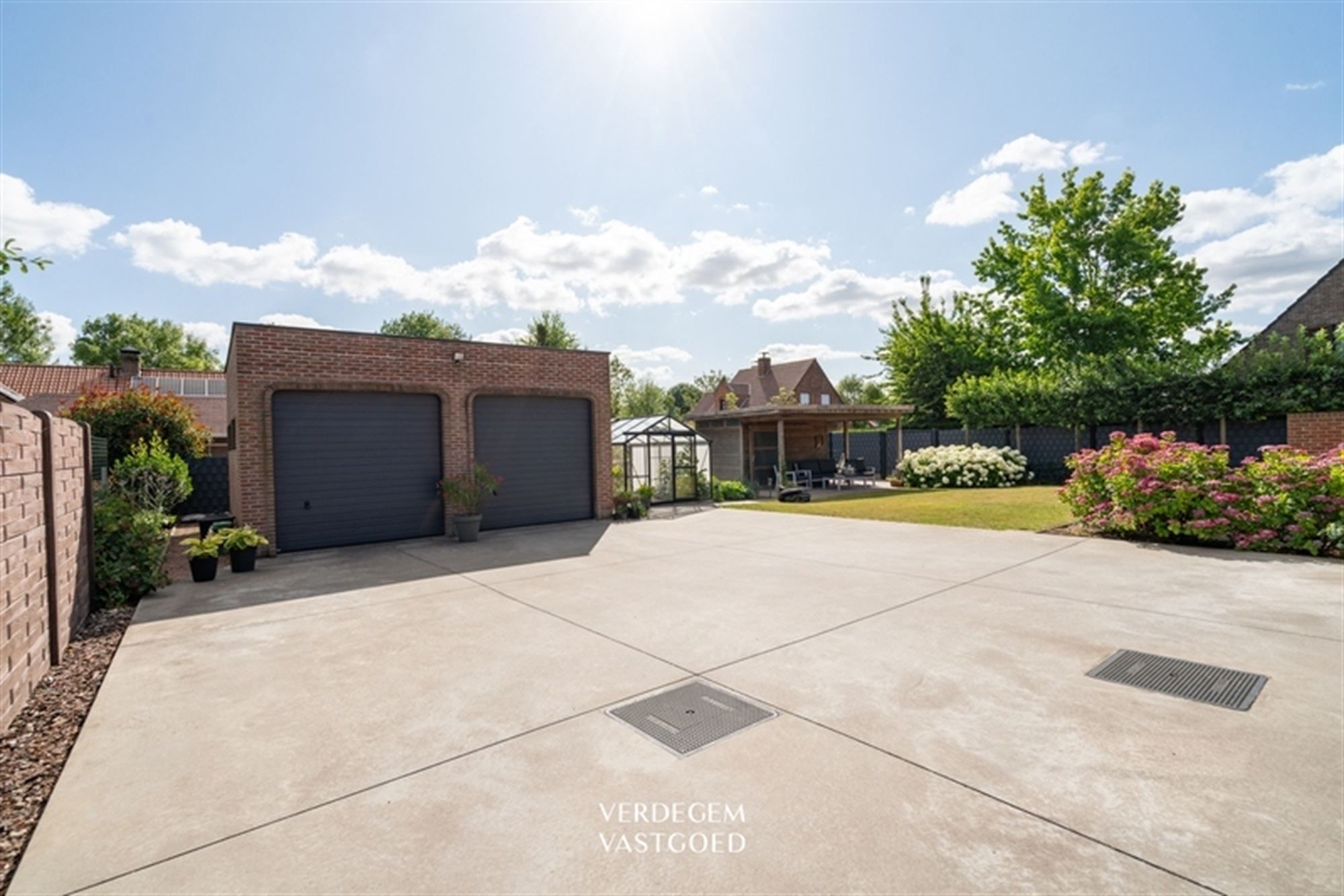 Prachtige villawoning in landelijke stijl met 3 slaapkamers, 3 garages en geniettuin foto 28