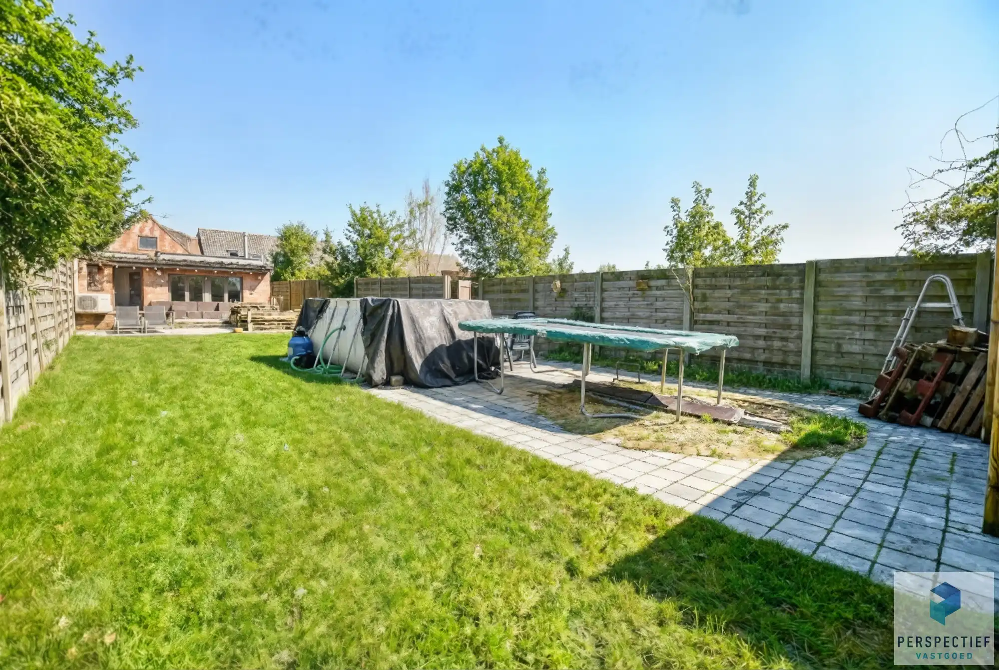 Ruime woning met tuin, kleine weide & bijgebouw gelegen in landelijke omgeving in Oedelem op  1 365 m² foto 3