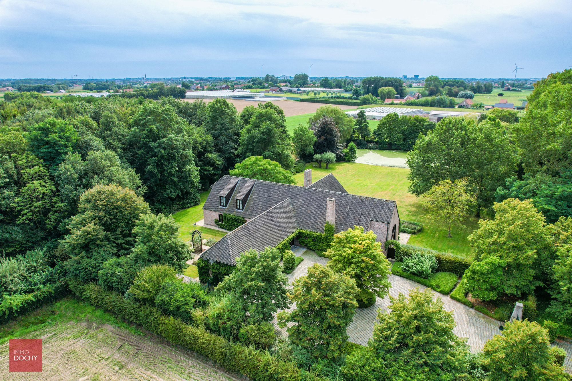 Ruim landhuis in prachtig domein van ca. 2ha foto 2