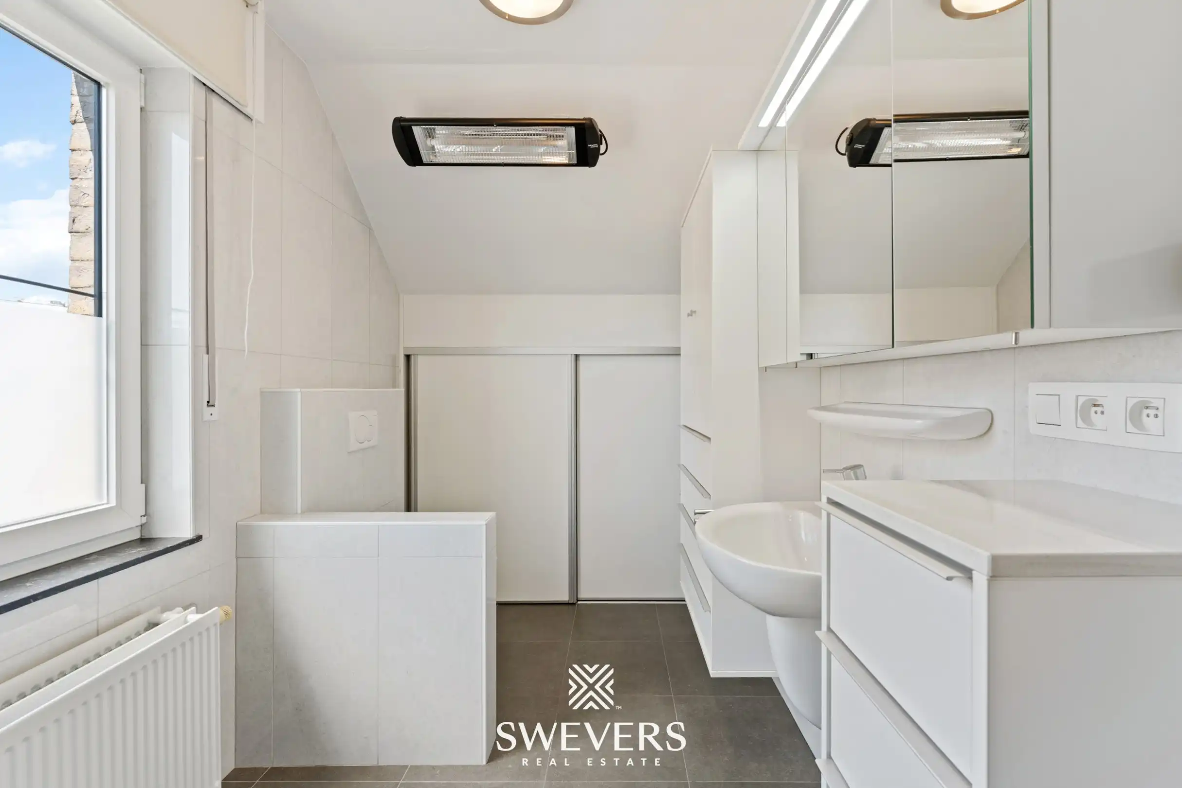 Instapklaar, lichtrijk duplex-appartement met ruim terras in hartje Helchteren foto 19