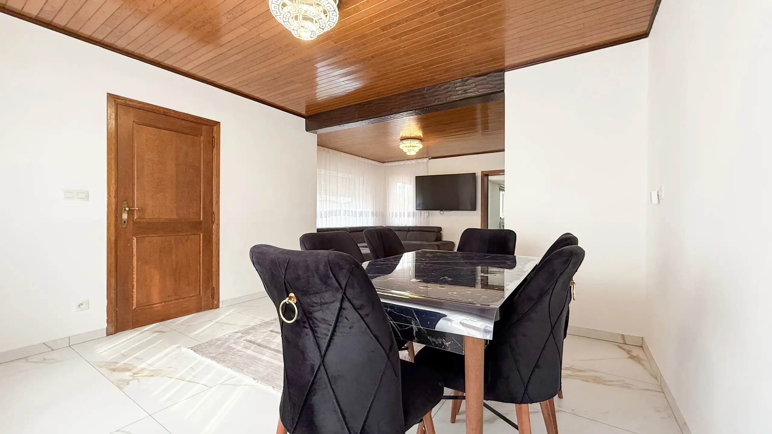 Volledig vernieuwde woning met 4 slp en uitstekende ligging! foto 7