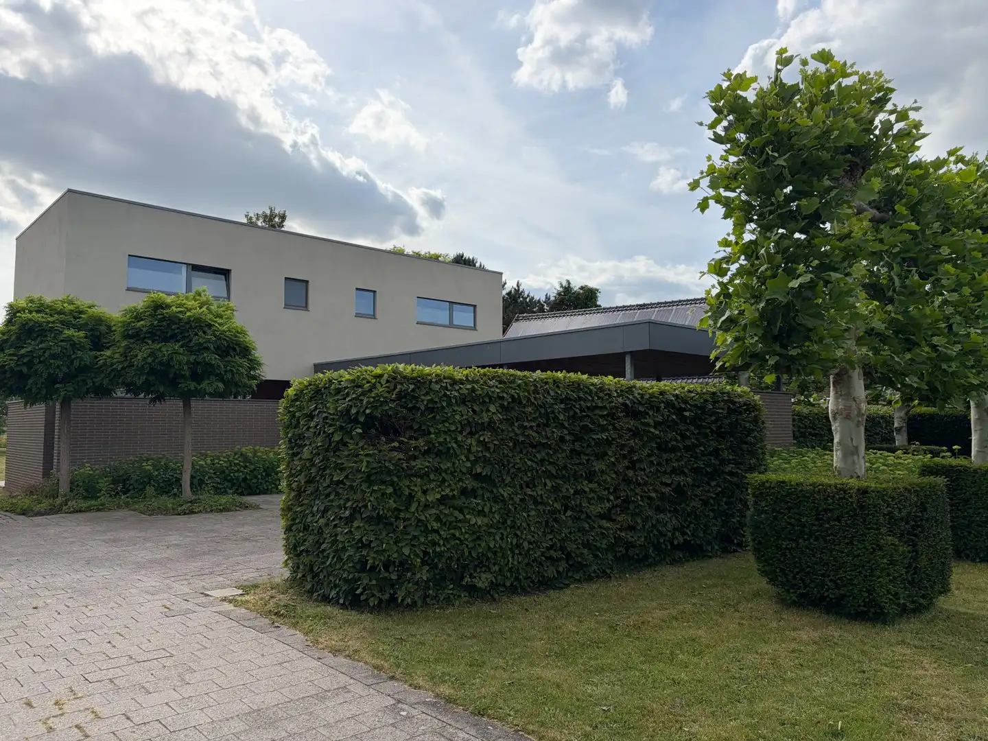 Prachtige, moderne villa gelegen op een groot perceel met prachtig uitzicht en stuk landbouwgrond foto {{pictureIndex}}