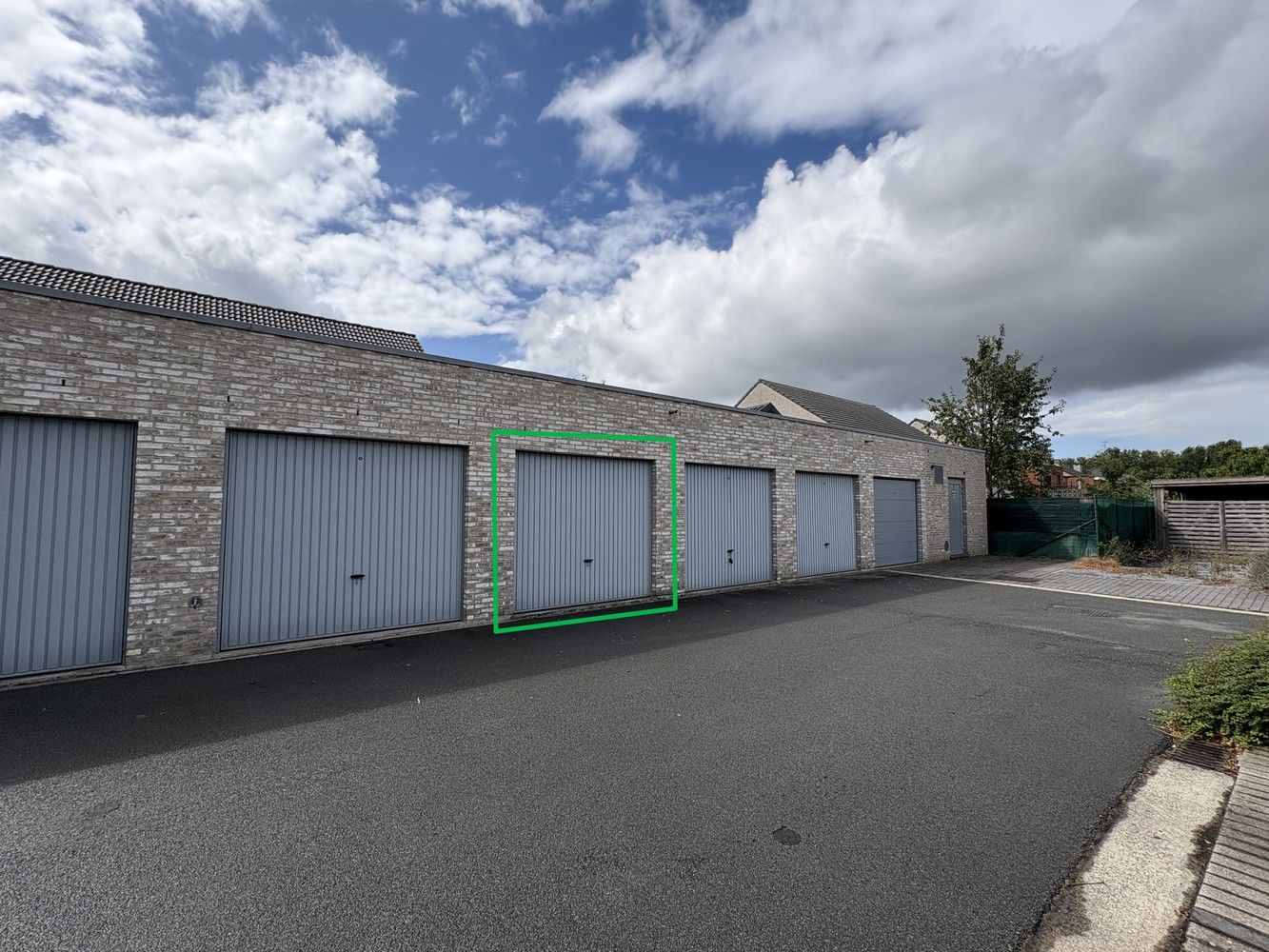 Instapklaar appartement met 2 slaapkamers en een mooi terras + garage foto 9