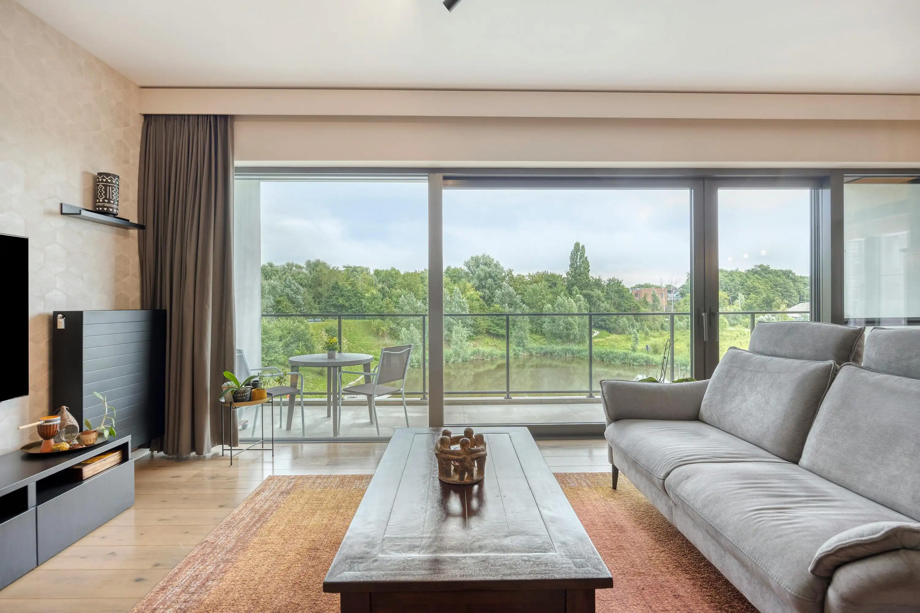 Uniek appartement met terras en parkings te koop in Hemiksem foto 2