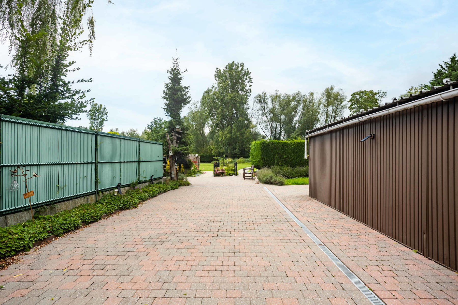 Ruime handelswoning met ruimte voor praktijk, prachtige tuin foto 16