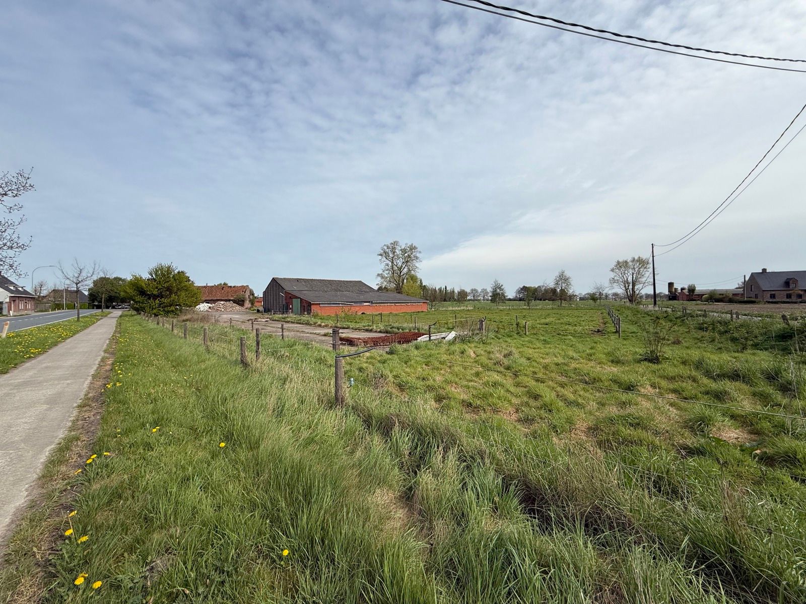 Te renoveren hoeve met woning en verschillende bijgebouwen foto 25