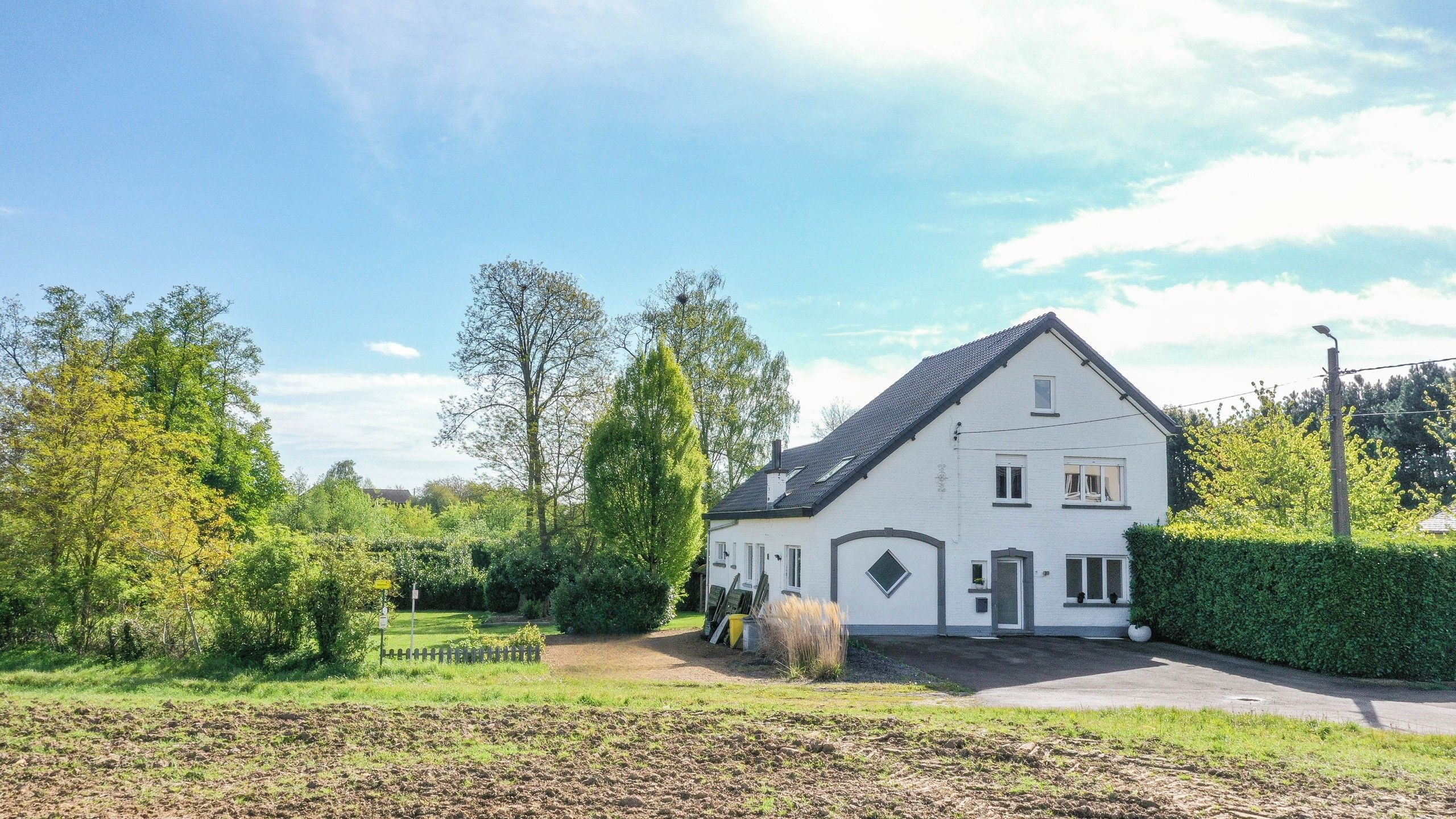 Hoofdfoto van de publicatie: Ruime woning met een unieke ligging 