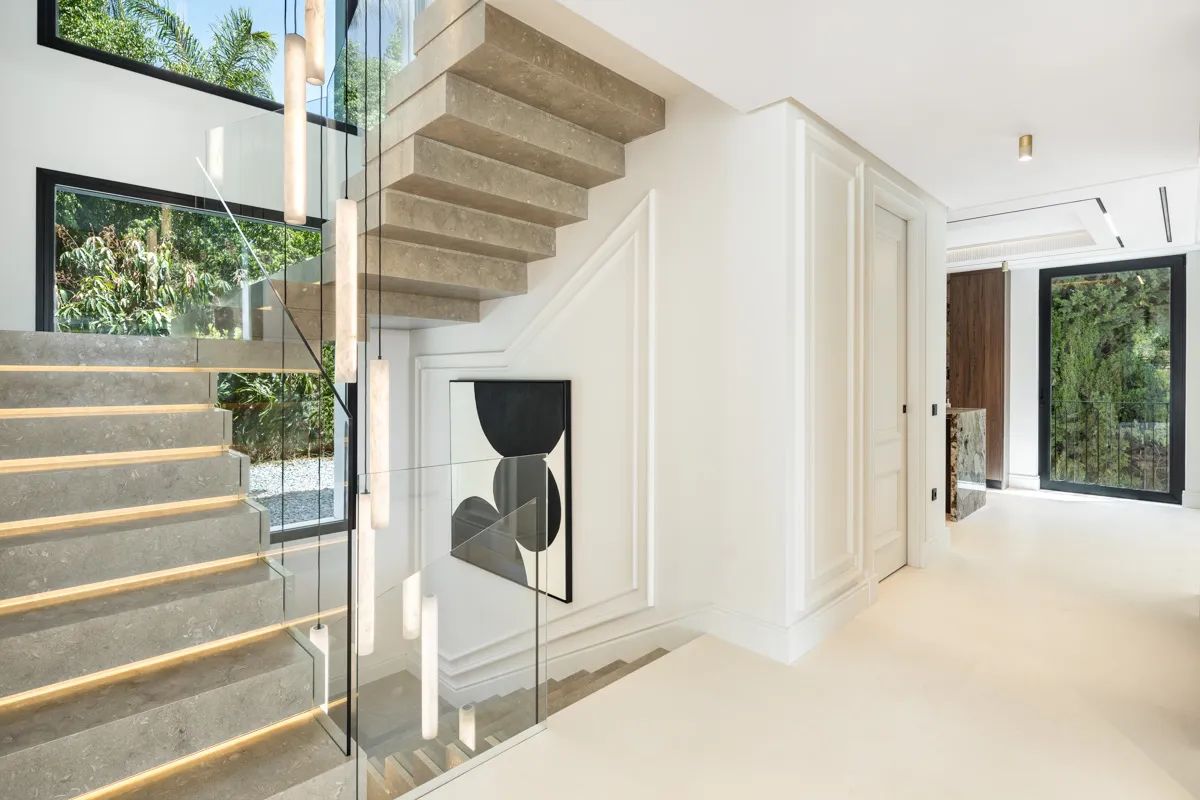 Exclusieve villa in Sierra Blanca met ruime tuin en zwembad – luxe levensstijl op zijn best foto 13