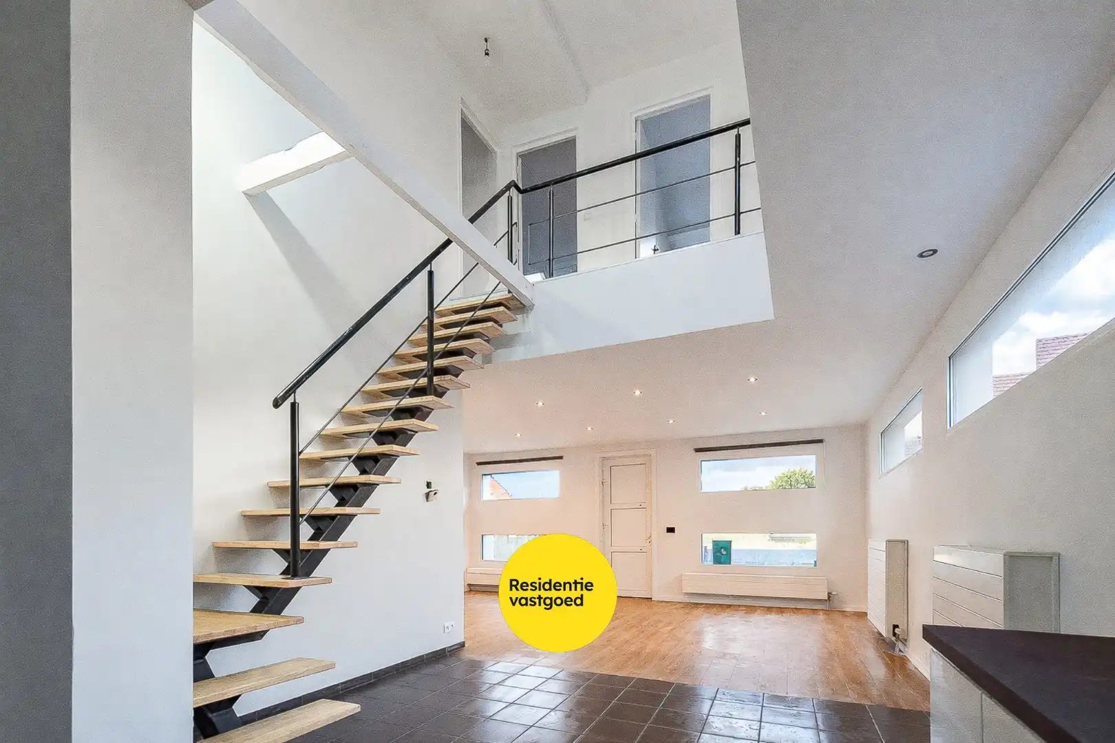 Gezellige halfopen woning met tuin en parking foto 10