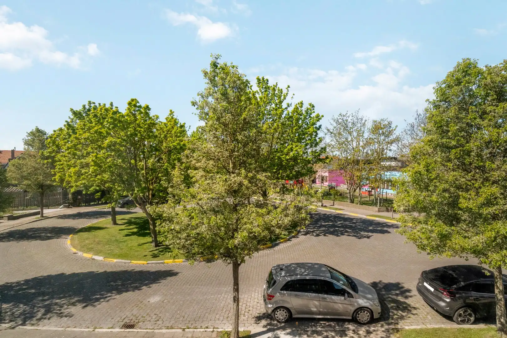 Ruime bel-étage foto 15