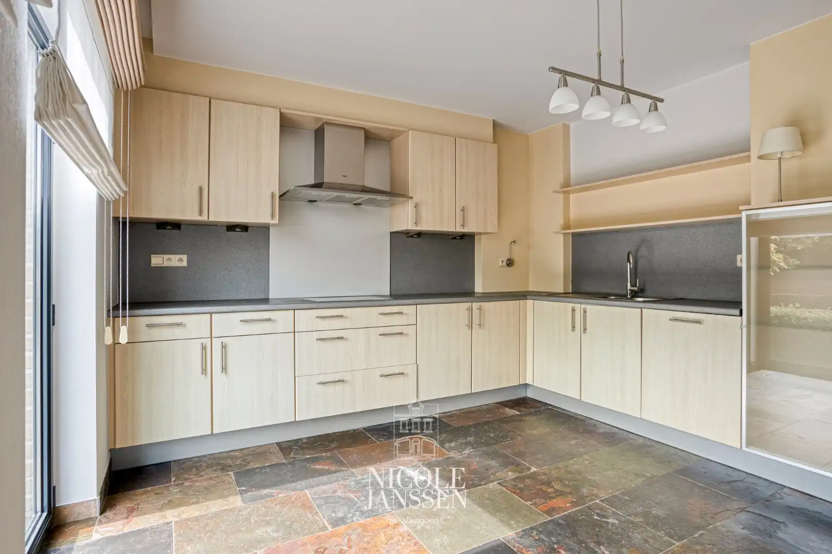 Gelijkvloers ruim appartement  foto 9