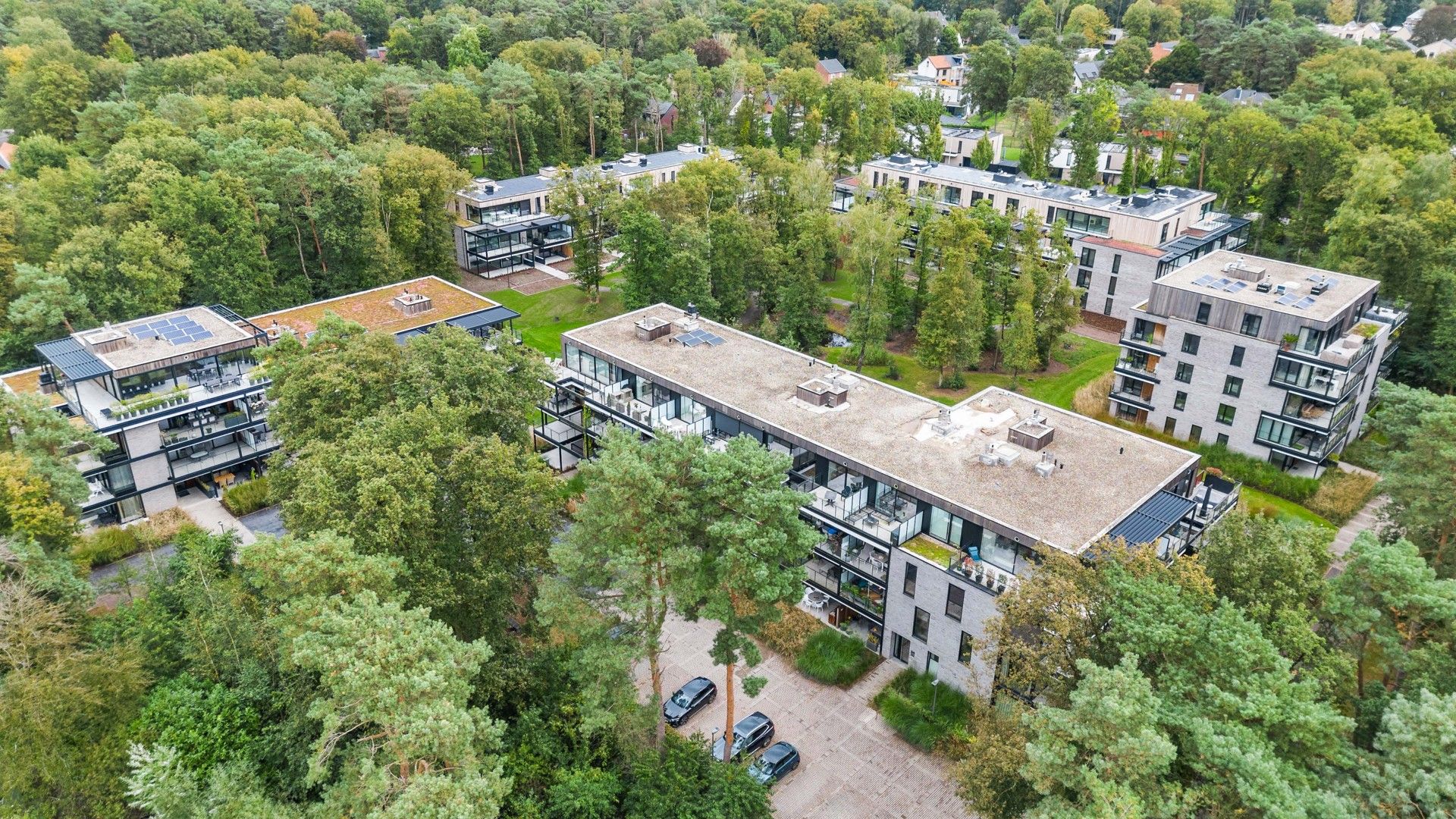 Luxueus ingericht appartement in een omsloten privébos foto 21