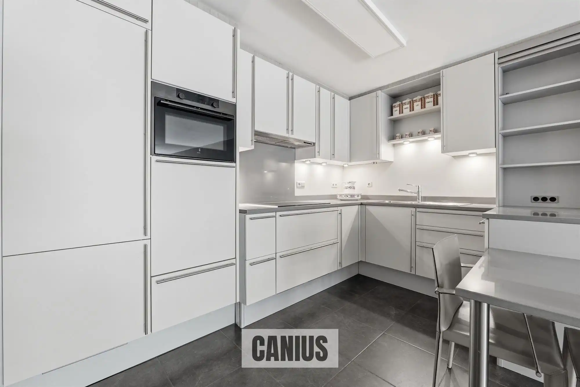 STIJLVOL GELIJKVLOERS APPARTEMENT MET DRIE SLAAPKAMERS foto 24