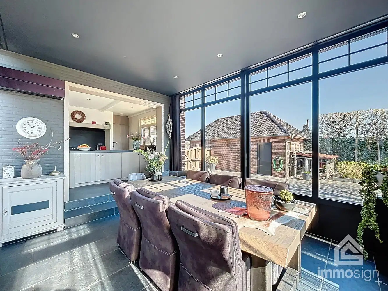 Exclusieve woning voorzien van dubbele garage en bedrijfshal op de Nederlandse grens foto 8