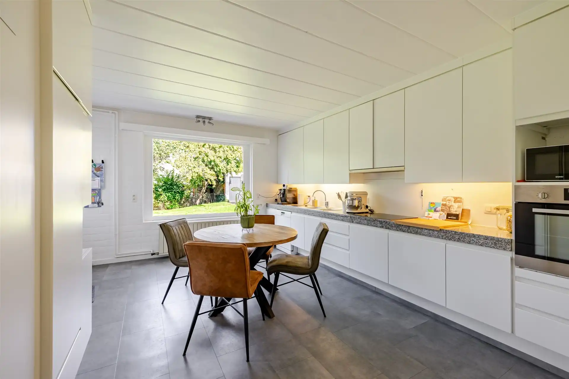 Riante woning met 4 slaapkamers , tuin en praktijk foto 21