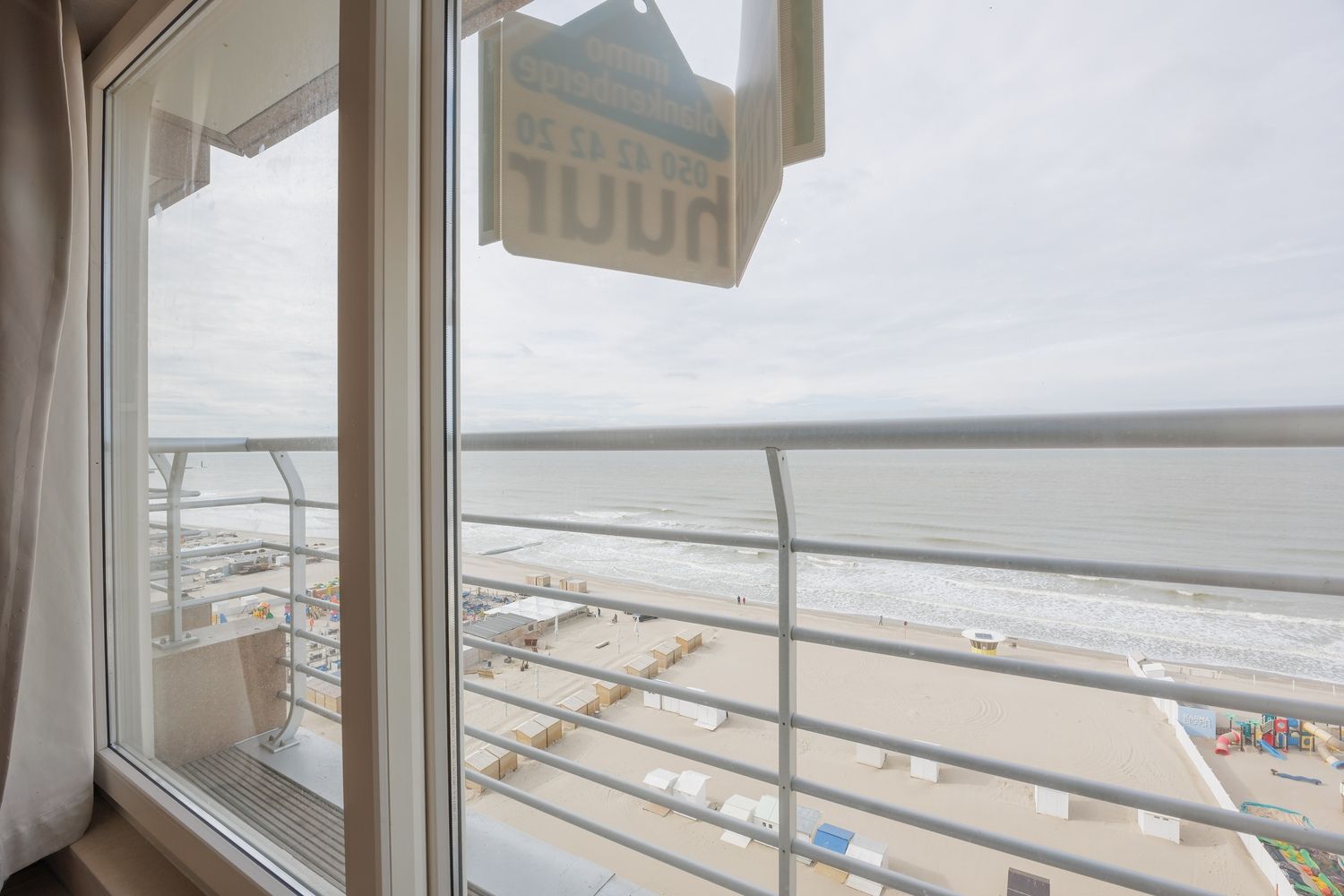 1 slaapkamerappartement met frontaal zeezicht op de zeedijk van Blankenberge foto 7