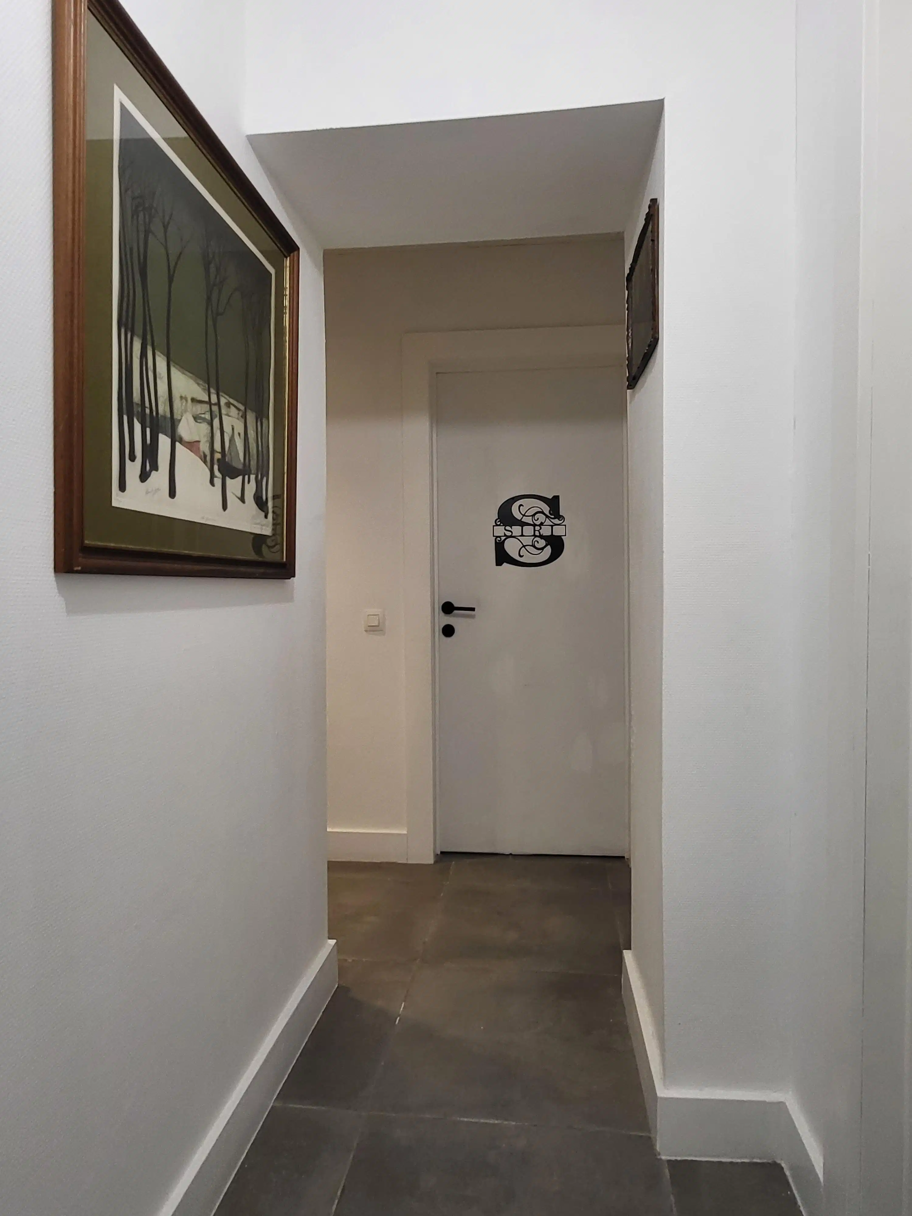 In het landelijke Roborst, een deelgemeente van Zwalm in de prachtige Vlaamse Ardennen, bevindt zich deze ruime en volledig gerenoveerde woning op een perceel van 1.143 m².  foto 20