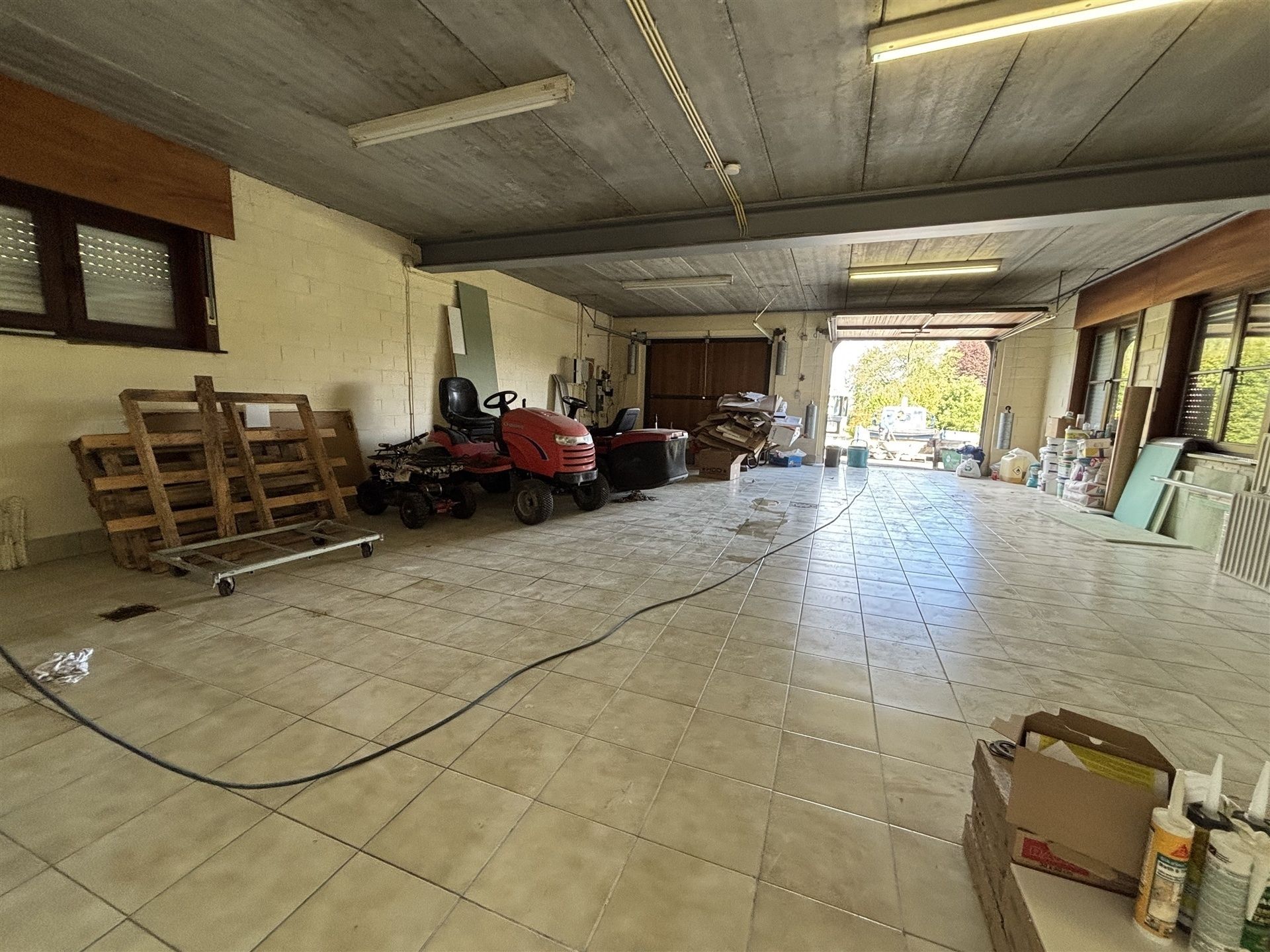 Ruime woning met grote tuin in een rustige straat foto 27