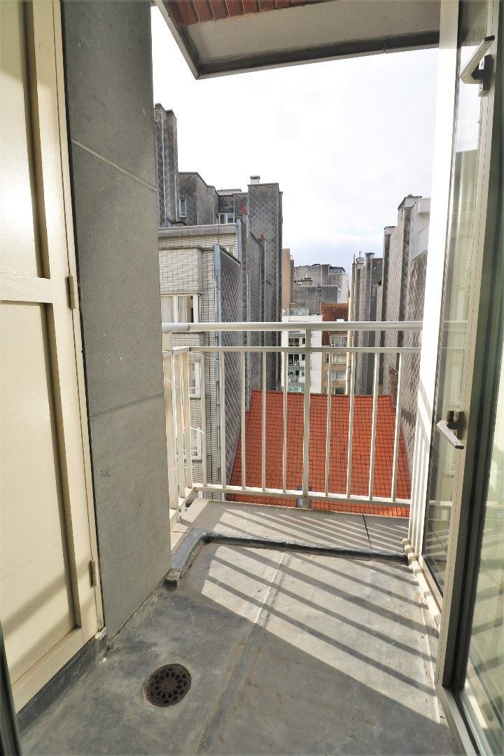 Ruim appartement met terras en lift in centrum Oostende, recentelijk gerenoveerd foto 7