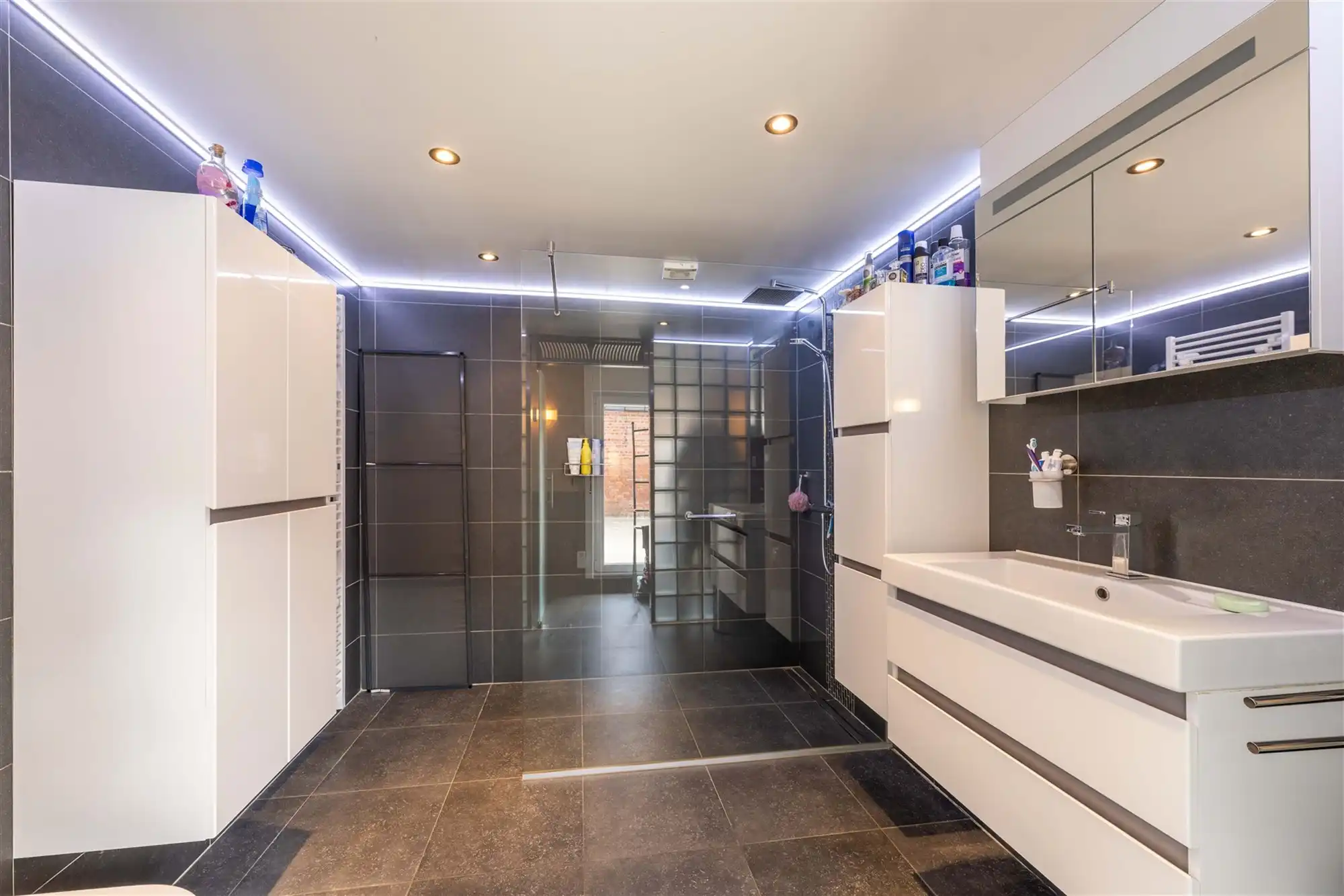 Woning met loods foto 15