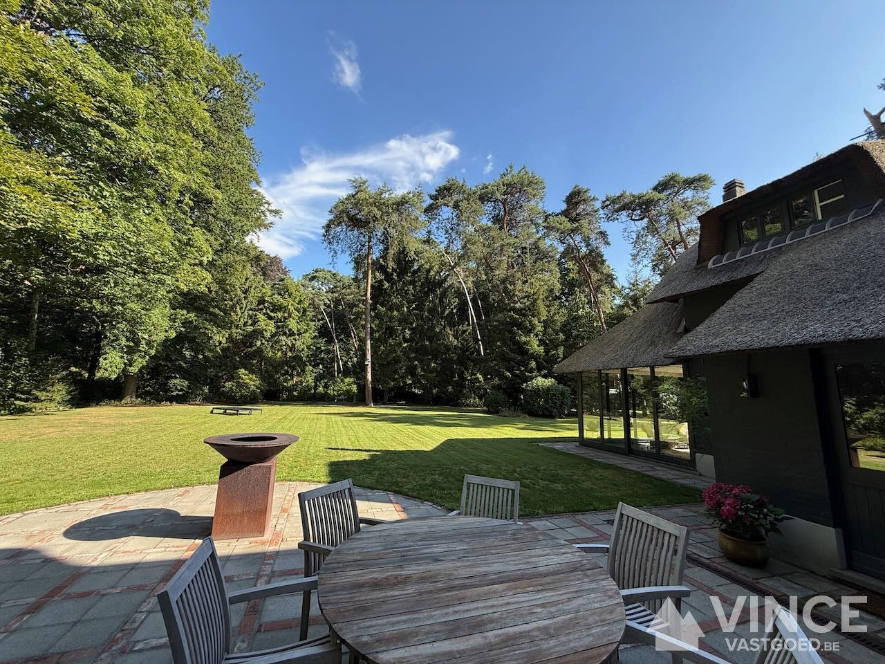 Prachtige villa met grote tuin foto 35