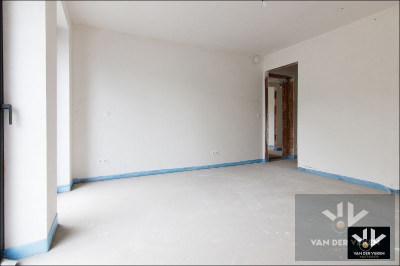 Ruim gelijkvloers nieuwbouwappartement met 4 slaapkamers en 2 badkamers, een terras en een mooie tuin op een goed bereikbare locatie! foto 15