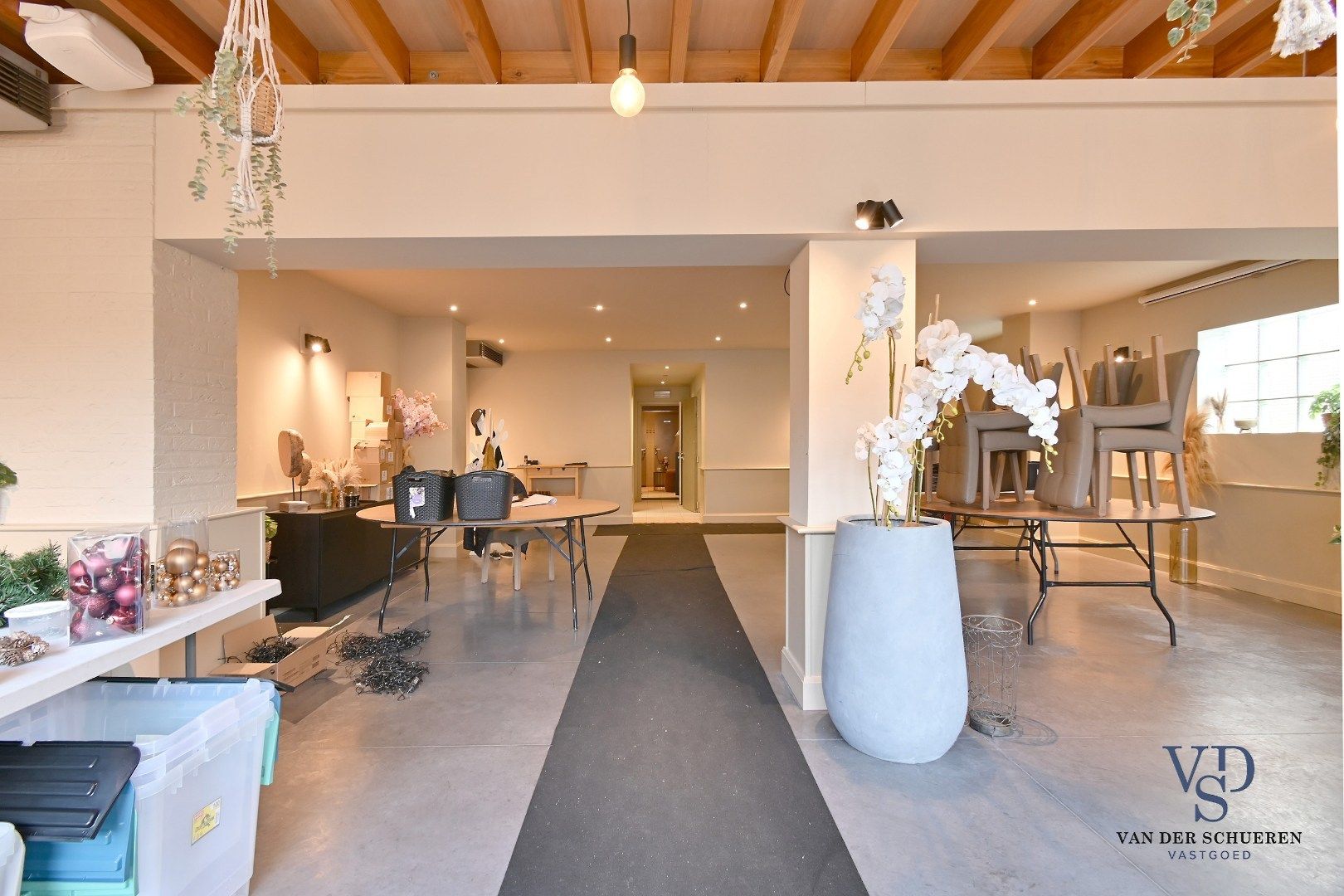 Handelspand (>300 m²) en 2 appartementen. foto 17