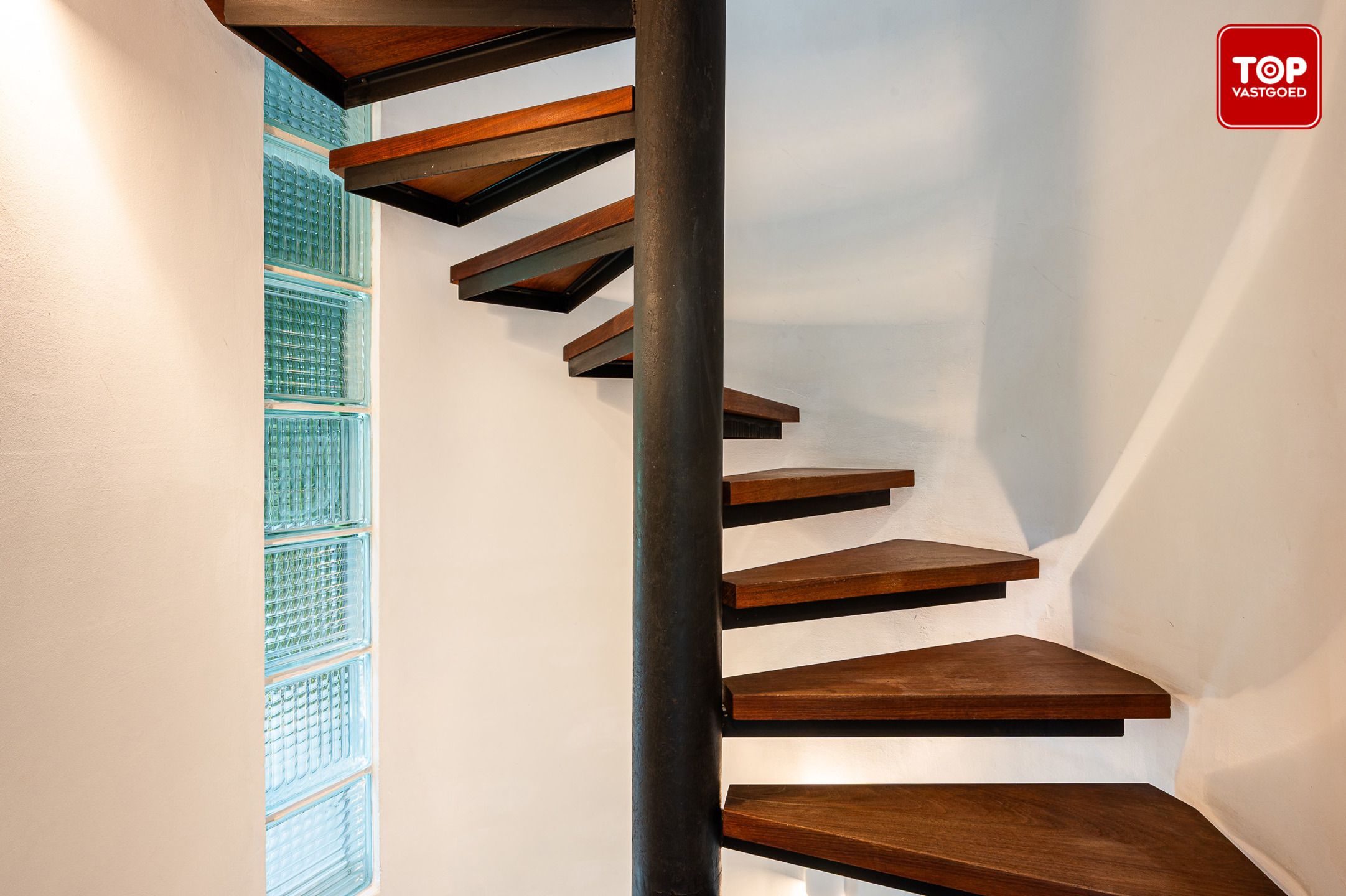 Ruime woning met 4 slaapkamers en fantastische tuin in Drongen foto 12