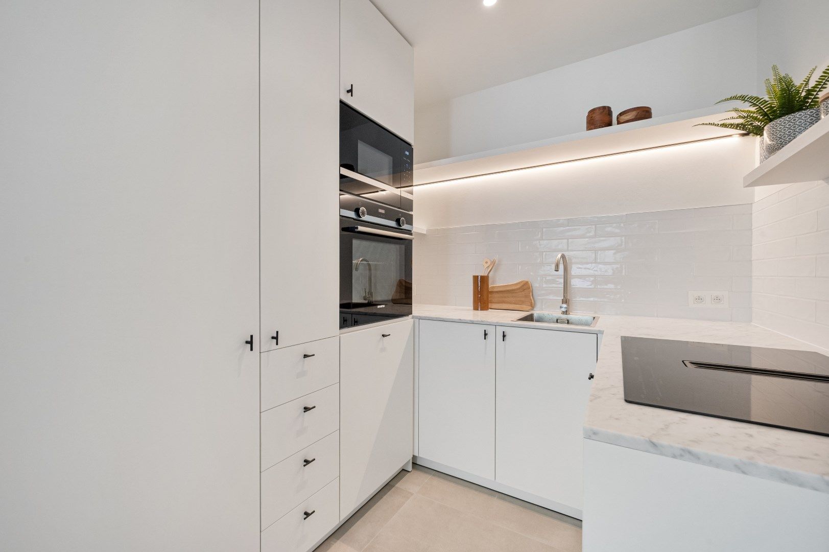Knap gerenoveerd 2-slaapkamer-appartement in centrum van Kortrijk foto 4