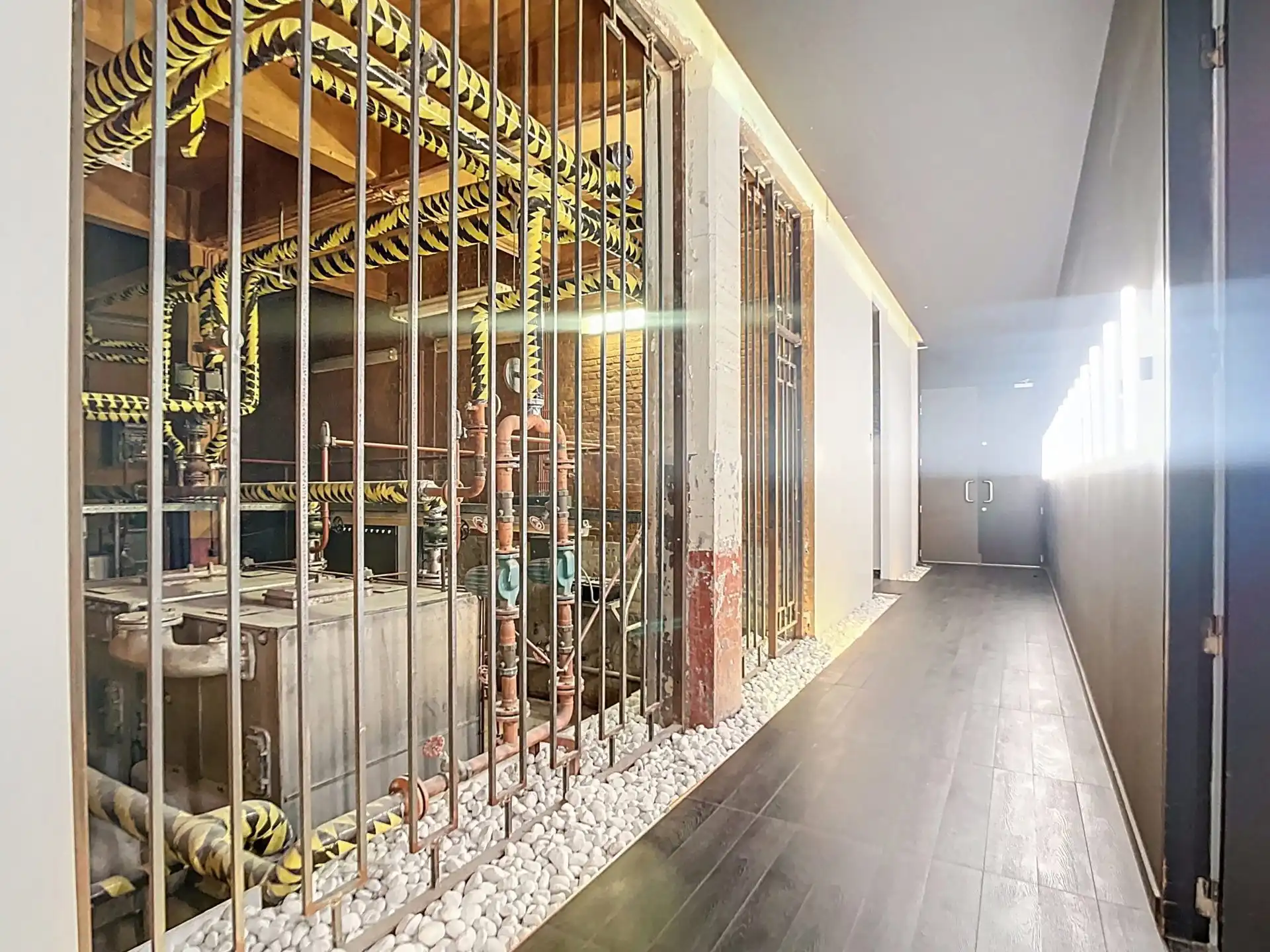 Kantoorruimte 686m² te huur in voormalige  Minerva Motors'-fabriek.  foto 6