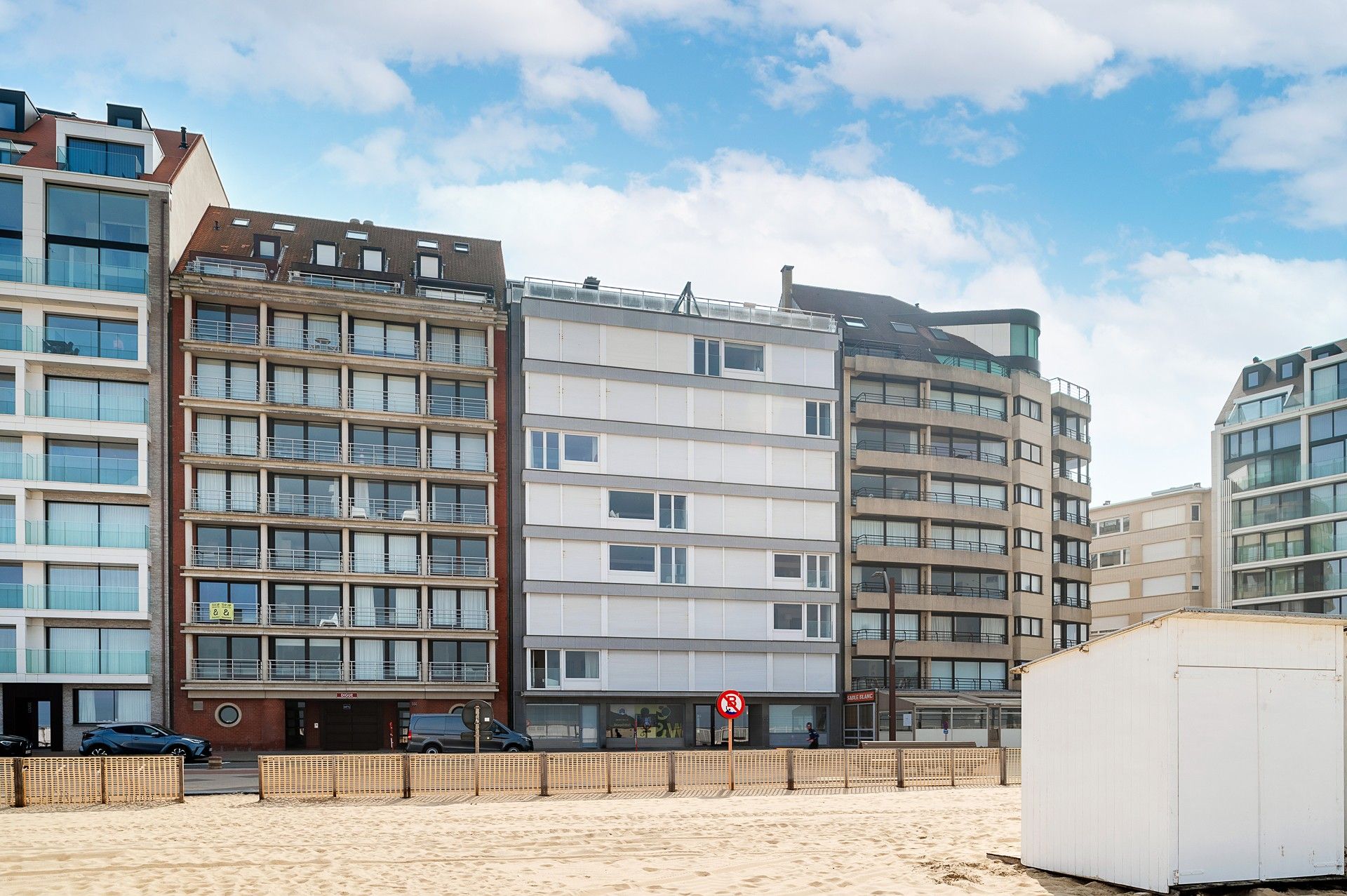 Instapklaar appartement met frontaal zeezicht nabij Casino foto 2