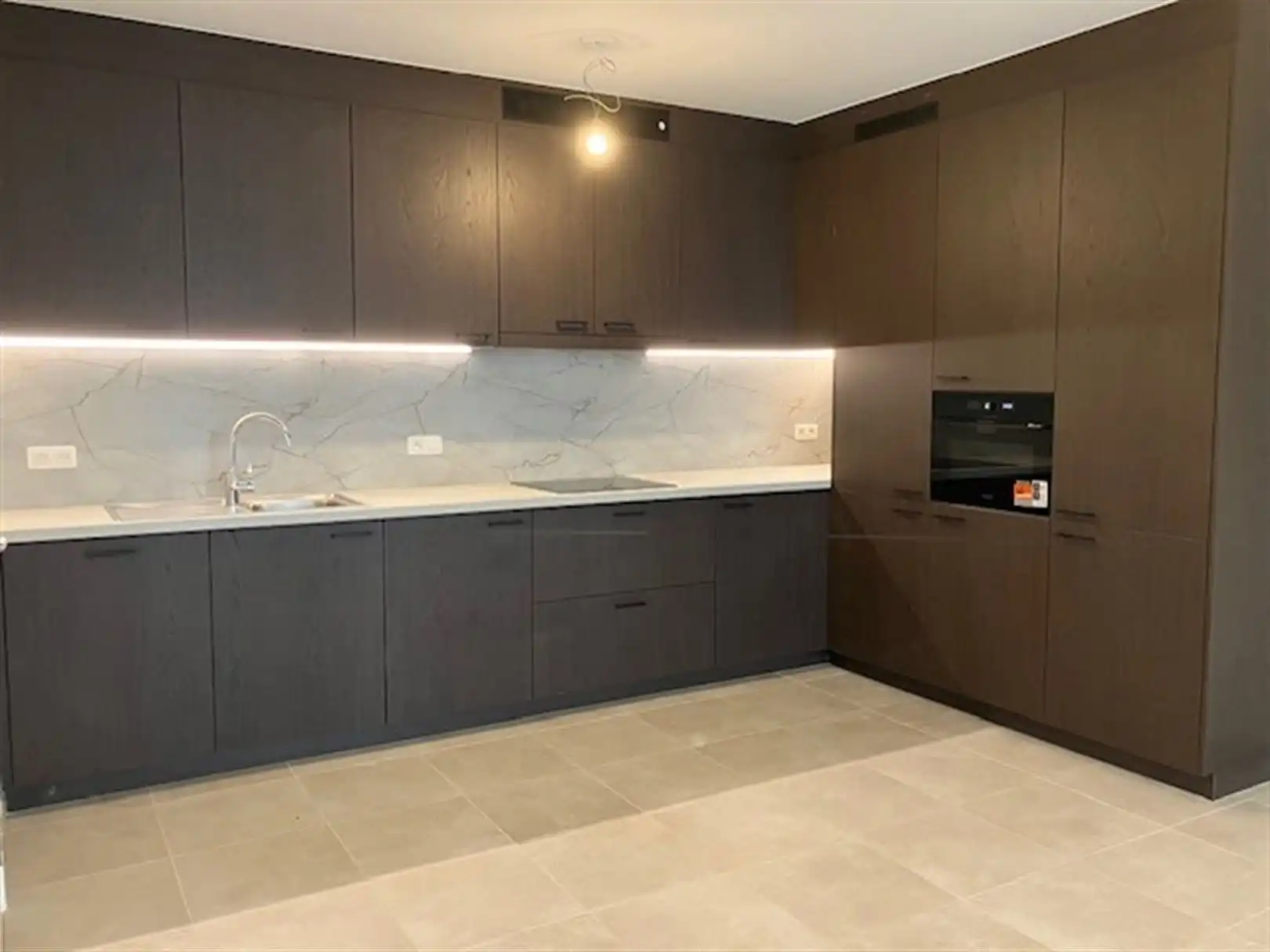 Stijlvol tweeslaapkamer appartement in centrum Westmeerbeek foto 3