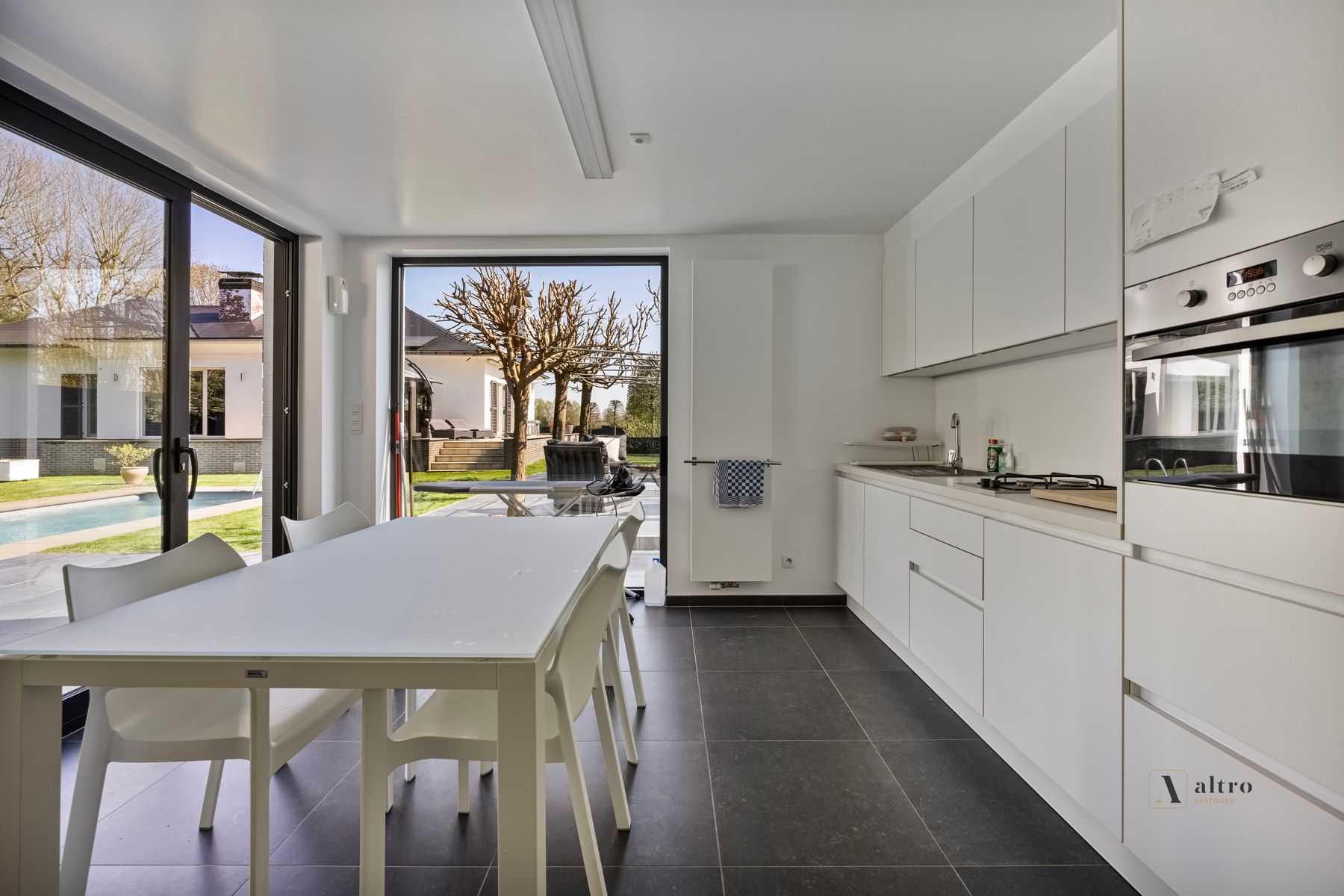 Stijlvolle villa met zwembad in groene buurt te Aalter foto 17