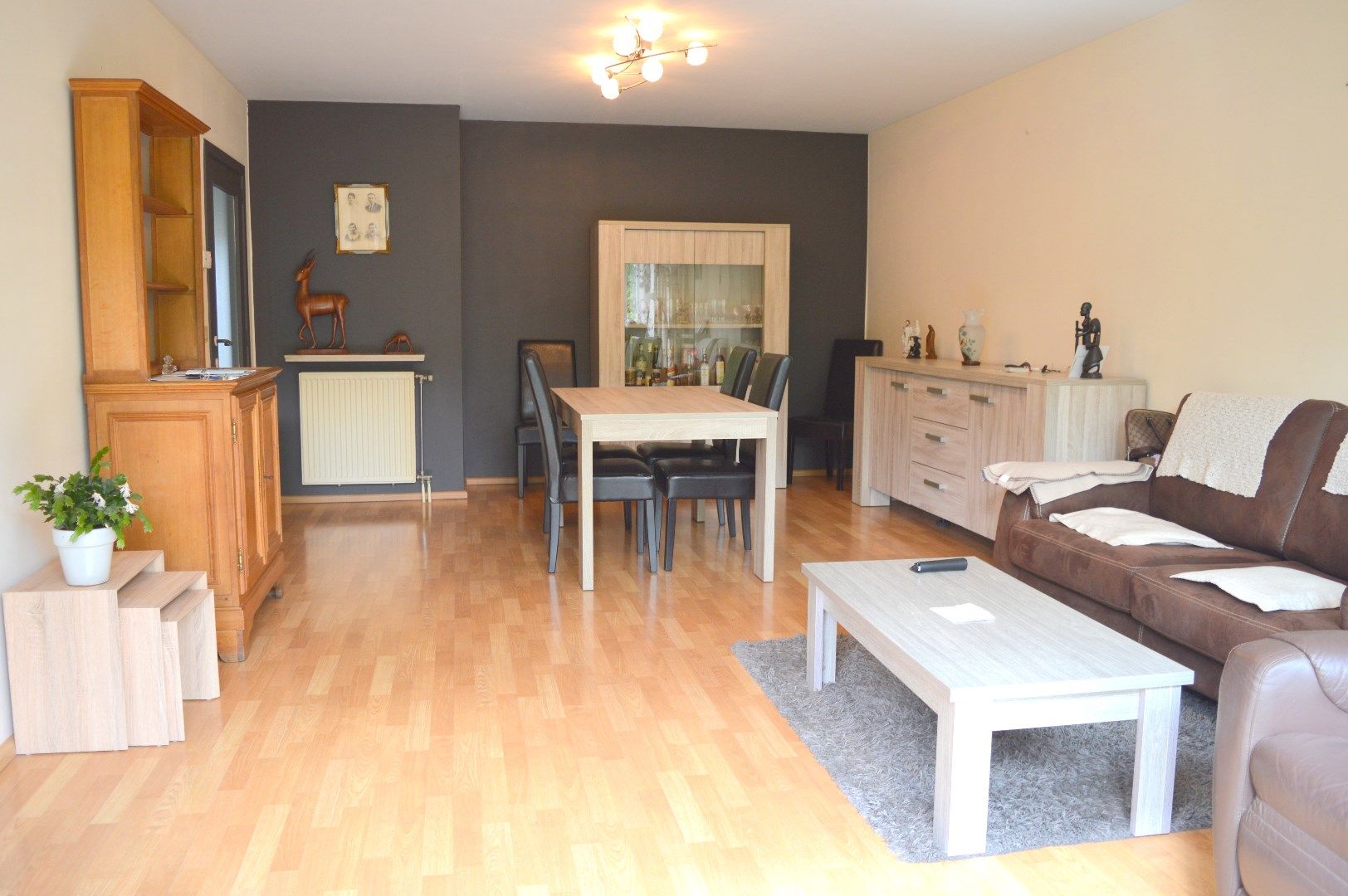 Verzorgd twee slaapkamer appartement in hartje Gullegem foto 5