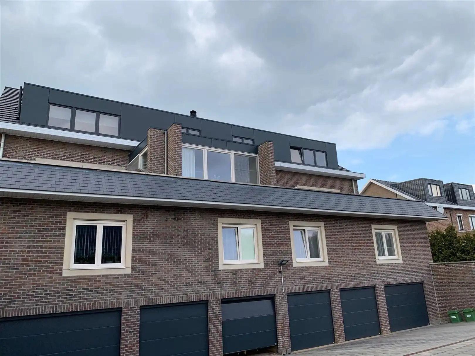 TE HUUR: Ruim appartement met 3 slaapkamers te Munsterbilzen! foto 10