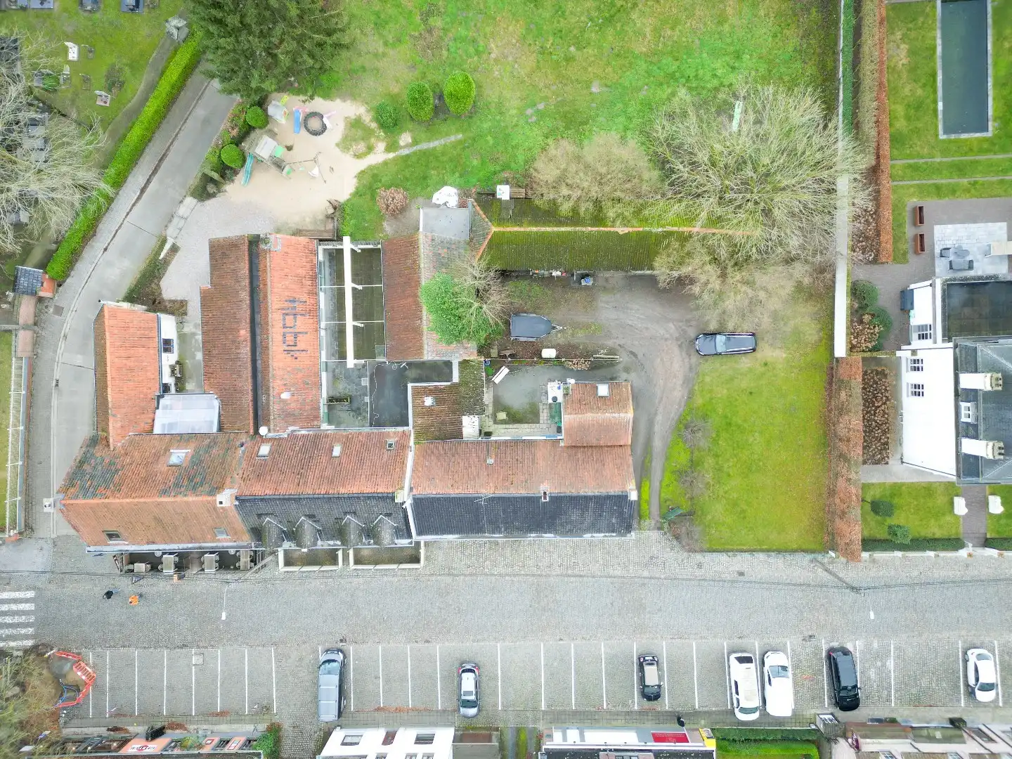 Ruim handelspand met 2 woningen te koop centrum Lozer. Tal van mogelijkheden! foto 4