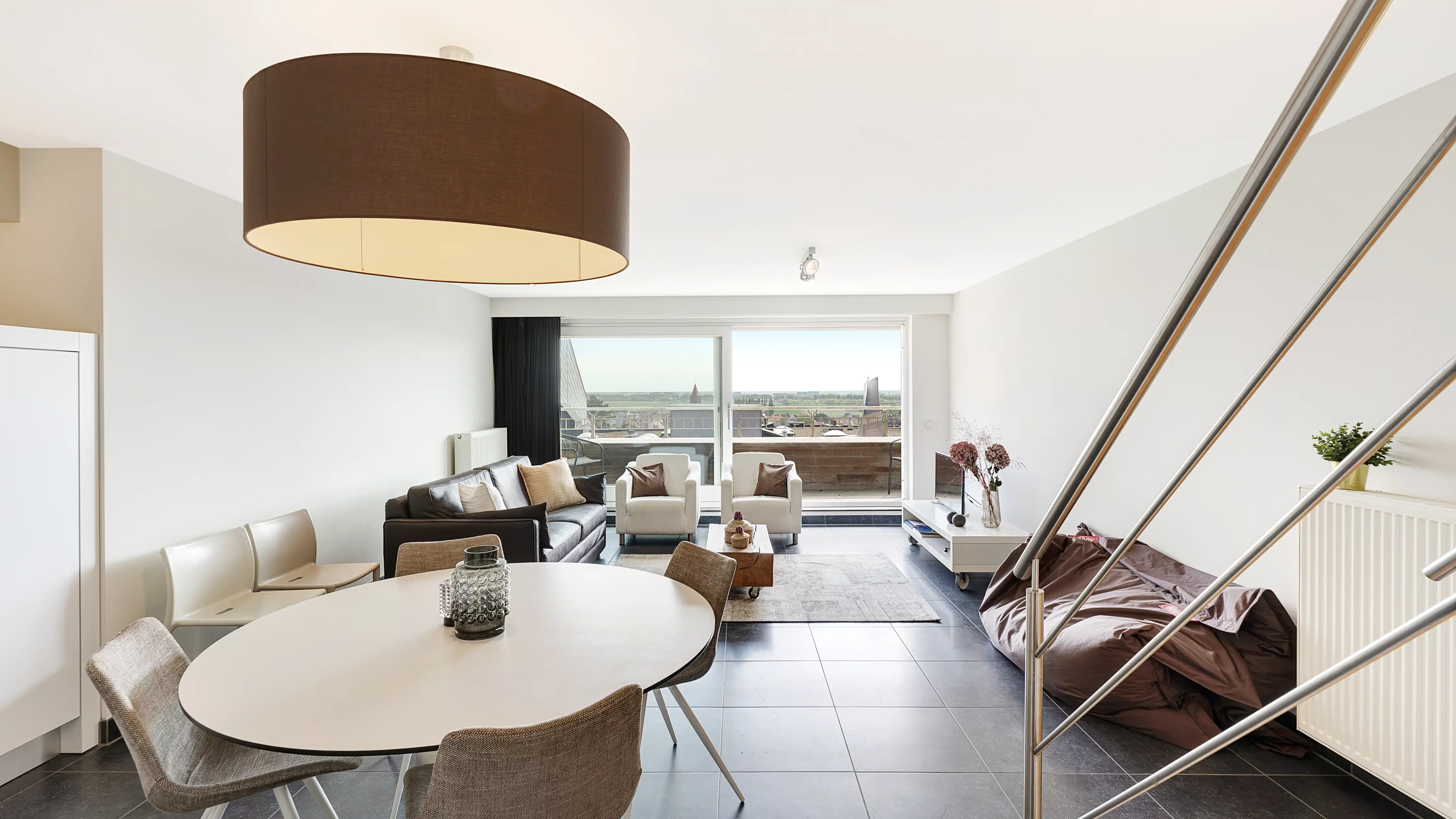 Ruim Duplex appartement op enkele passen van de Zeedijk te Duinbergen foto 3