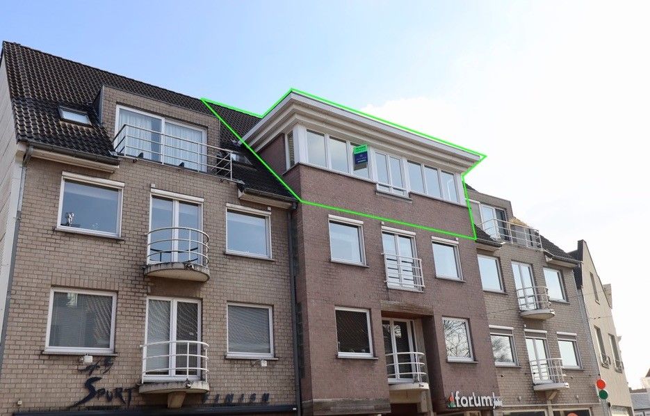 Ruim duplex appartement met 3 slaapkamers en garage foto {{pictureIndex}}