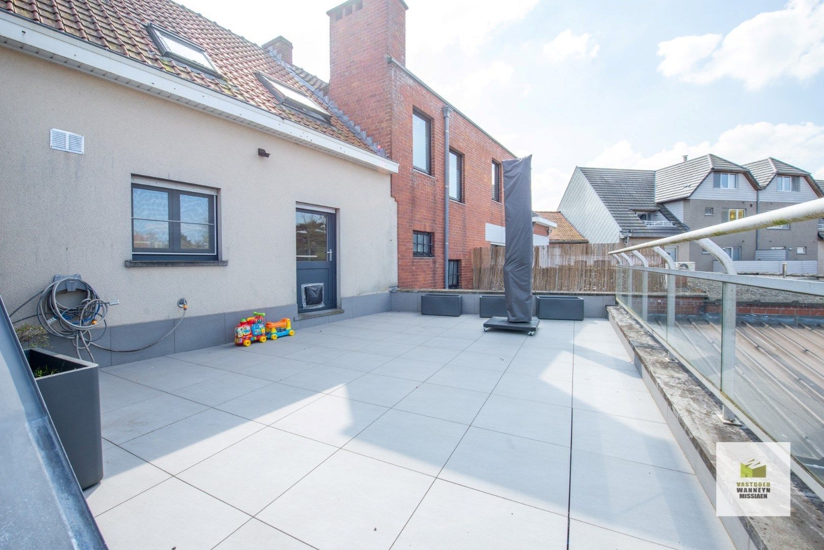 Ruime gezinswoning met tuin, 3 slaapkamers en een grote garage  foto 8