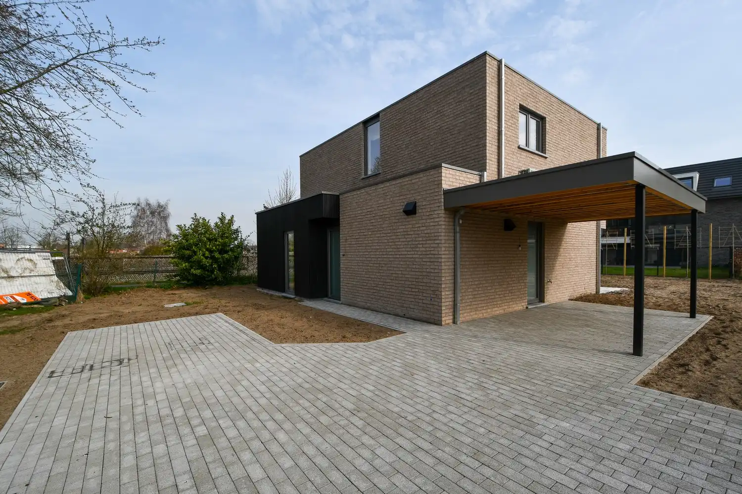 Energiezuinige nieuwbouwwoning met 3 slaapkamers en carport op een rustige locatie foto 2