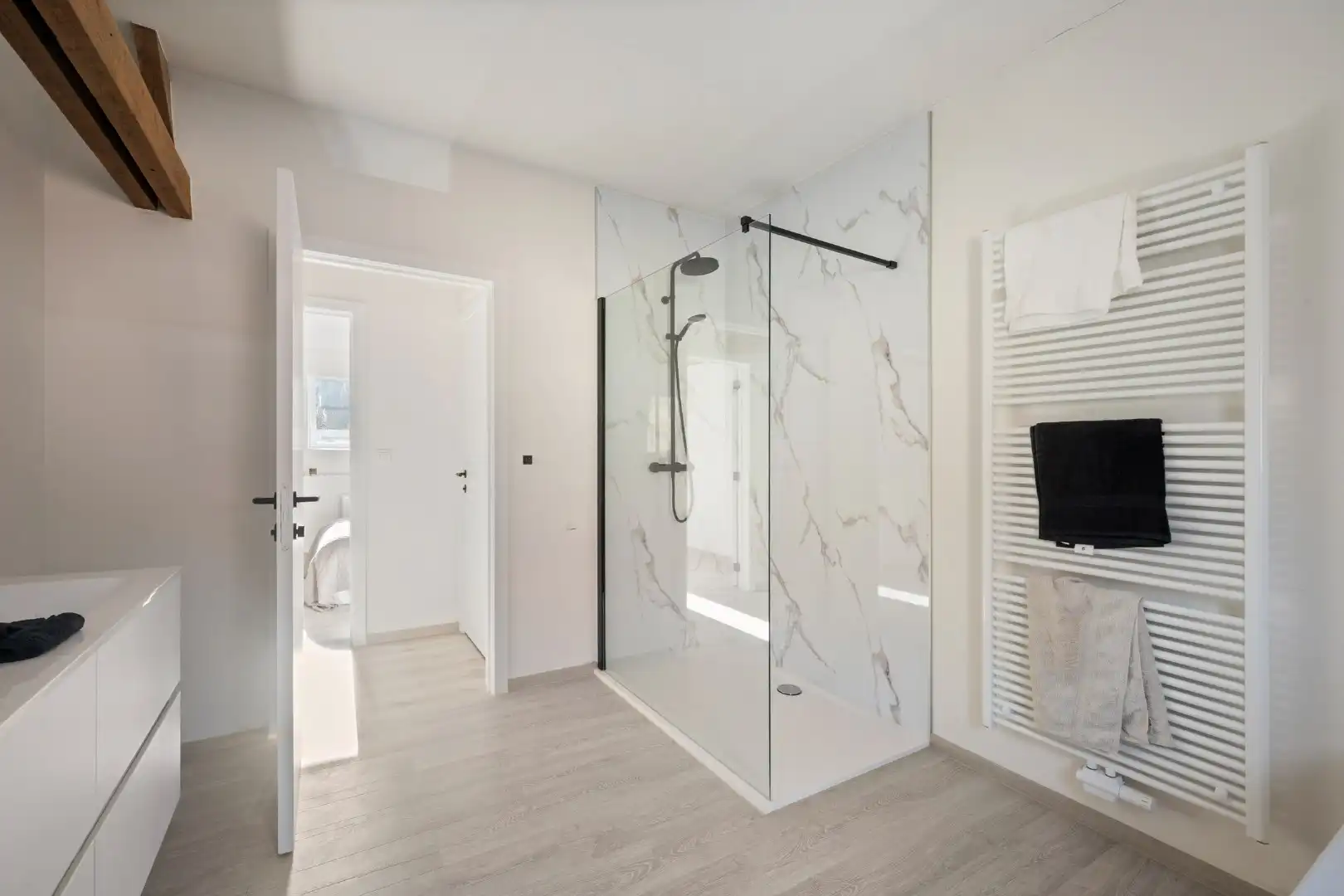 GERENOVEERDE WONING MET 3 SLPKS EN TUIN foto 24