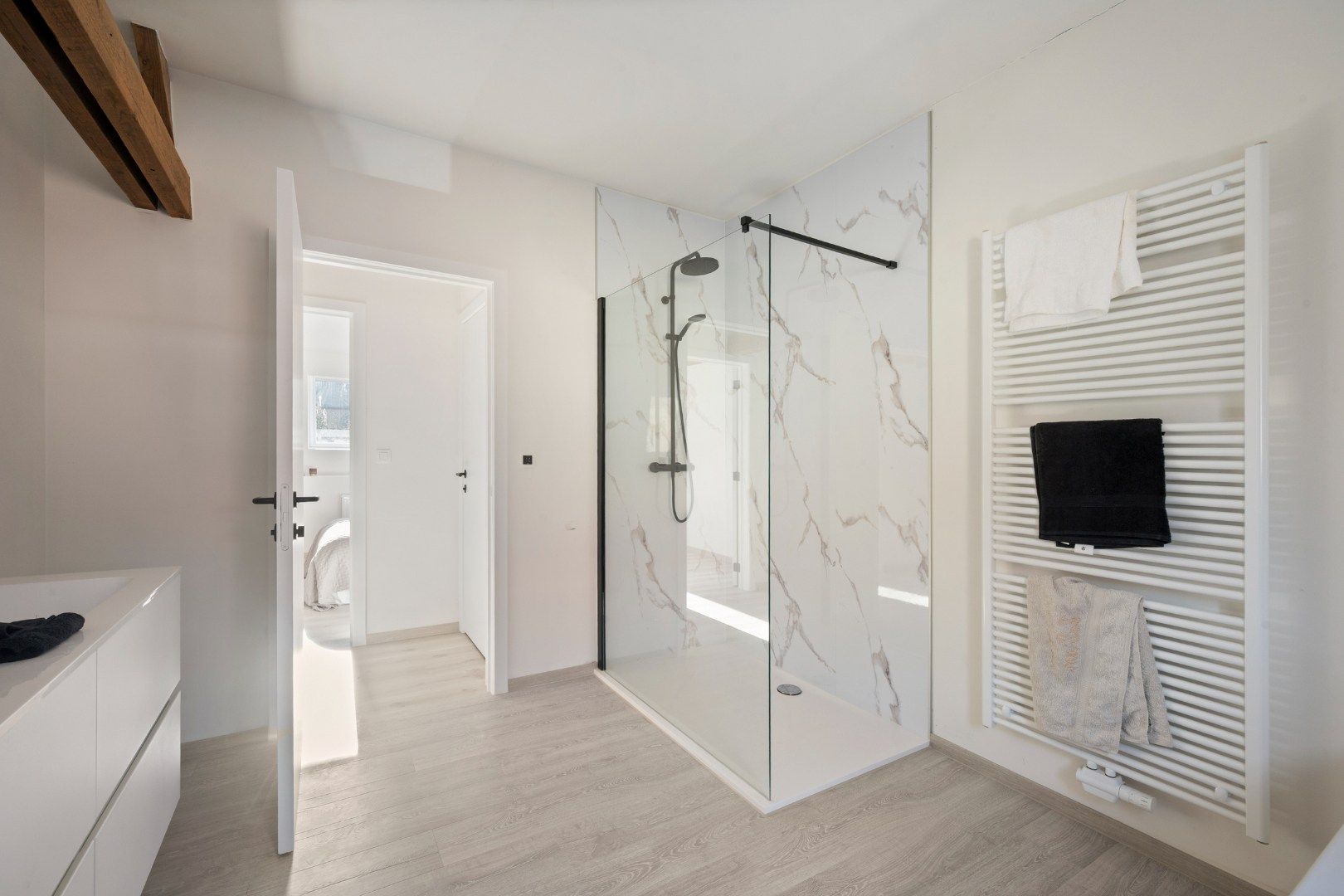 GERENOVEERDE WONING MET 3 SLPKS EN TUIN foto 24