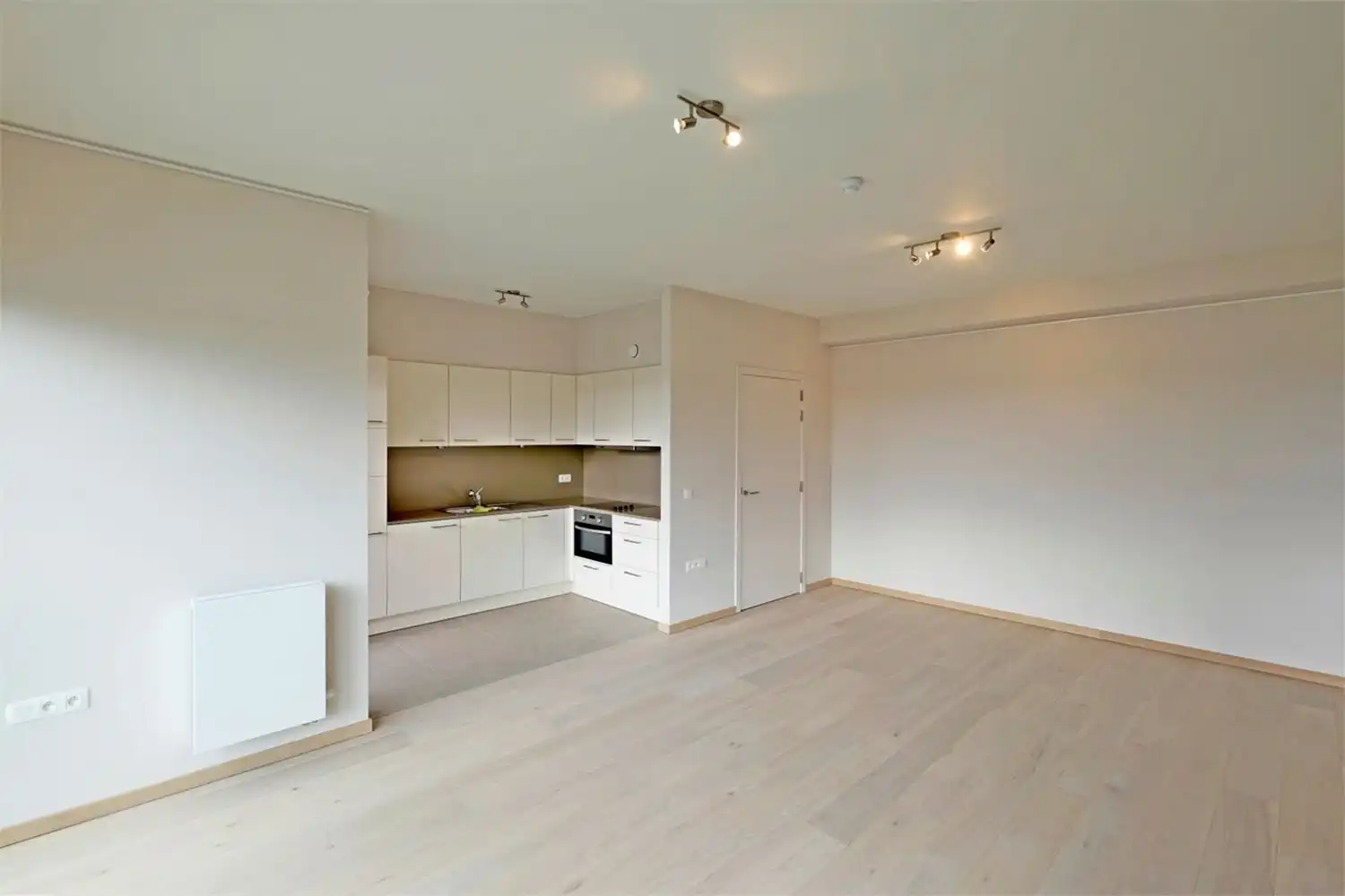 MODERNE ASSISENTIEWONING INCL. AUTOSTAANPLAATS foto 5