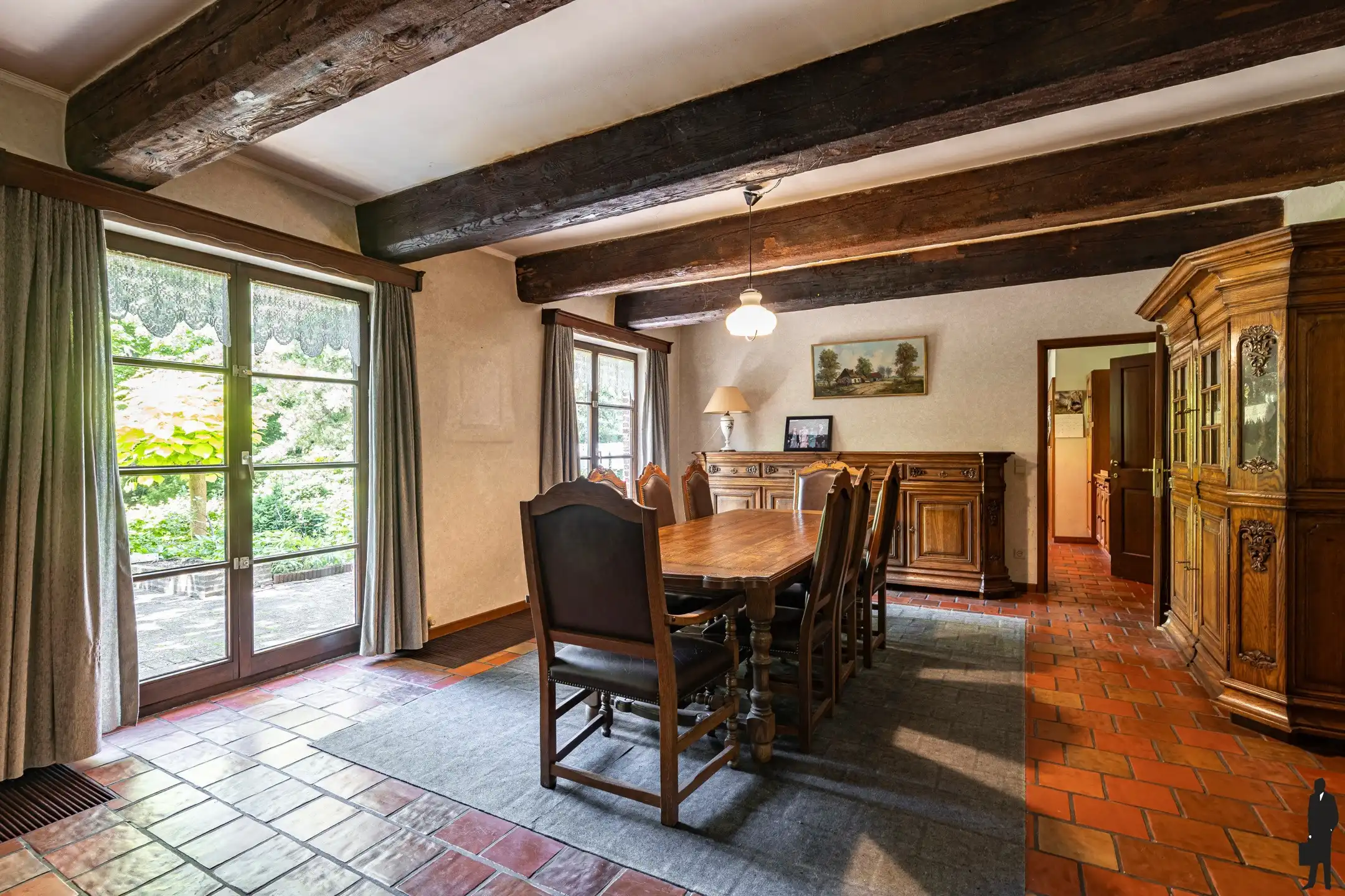 Te renoveren woning met 6 slpk. op 2.581 m² foto 7